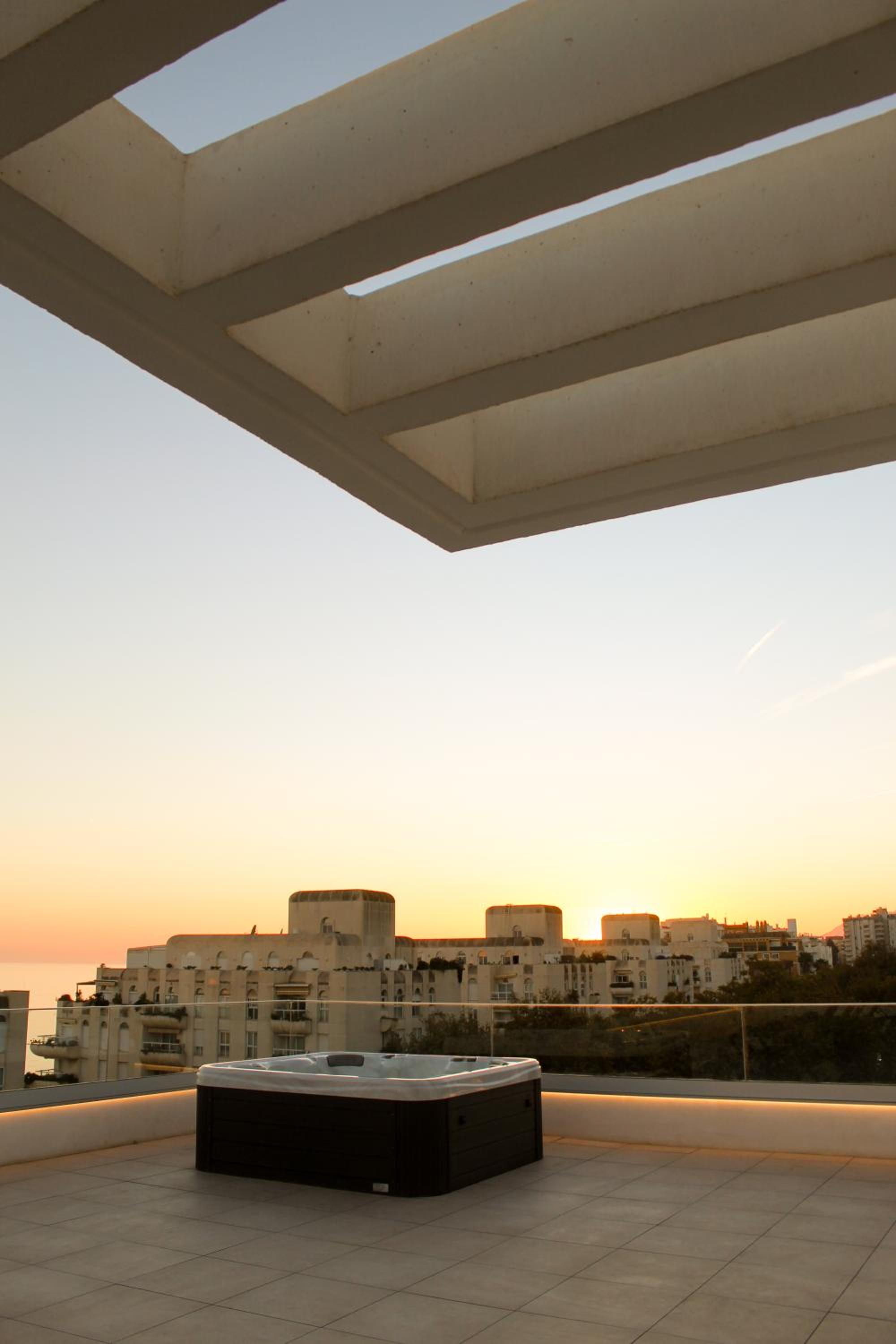 Penthouse Apartment - Photo 11