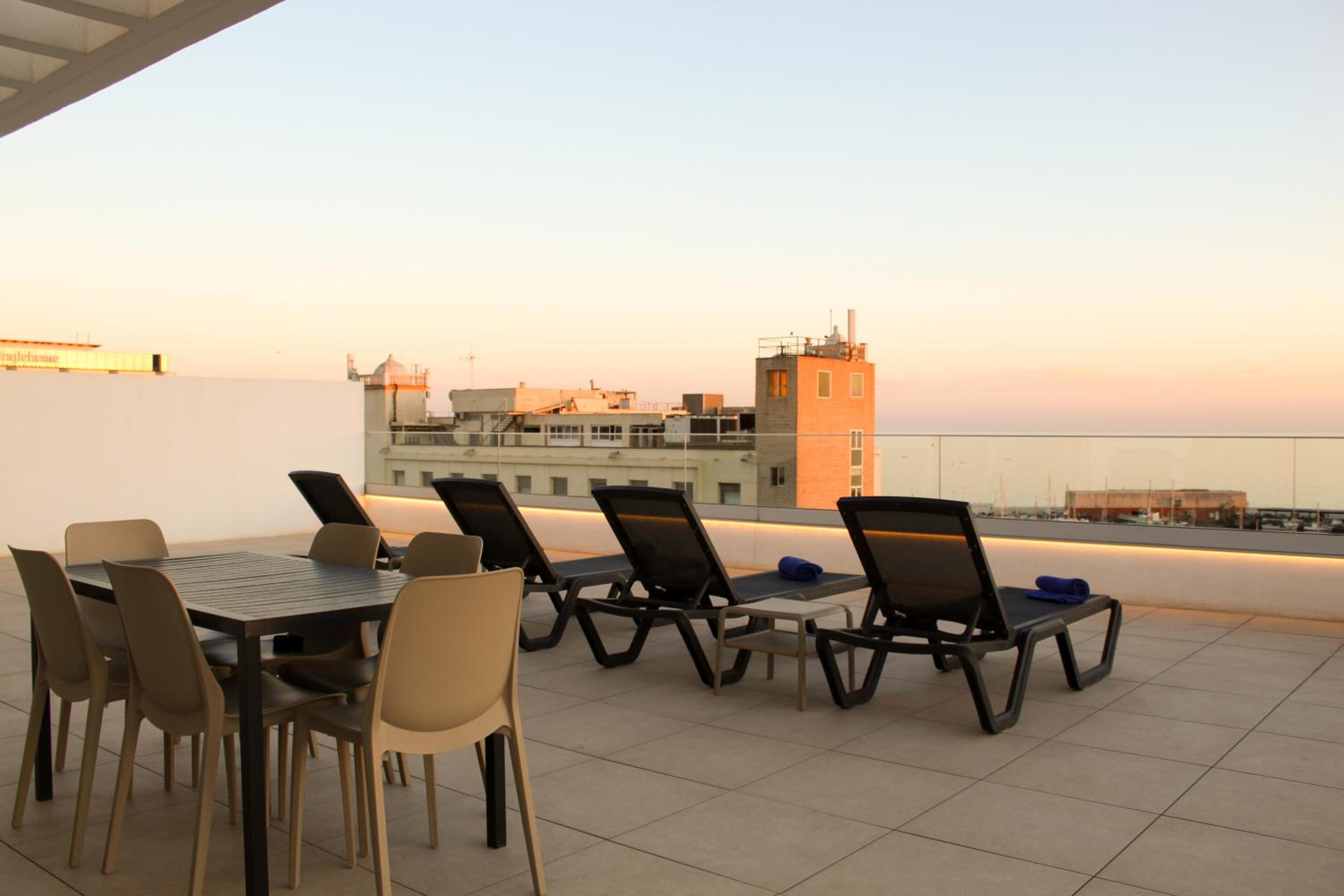 Penthouse Apartment - Photo 6