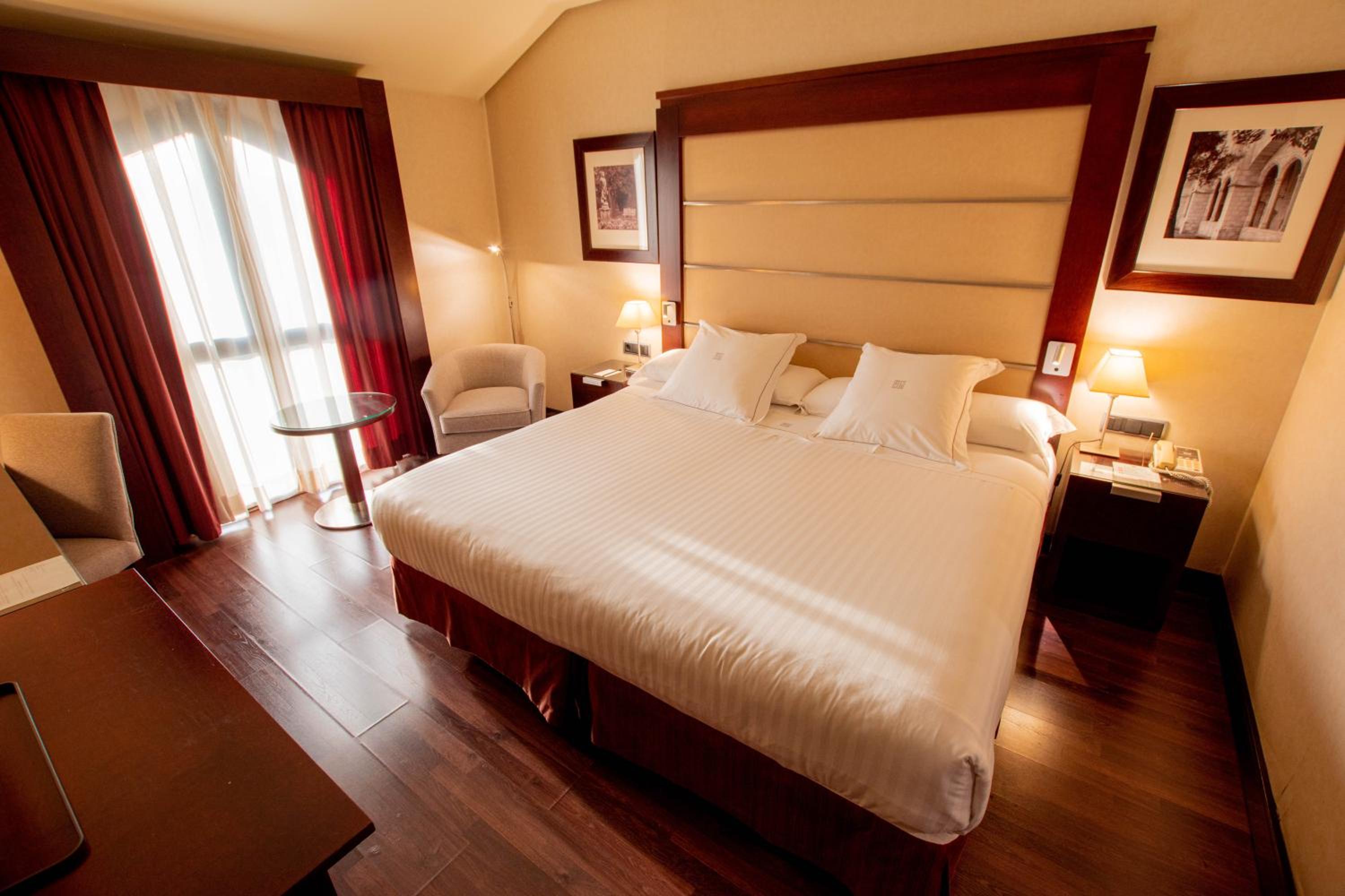 Superior King Room - Photo 4