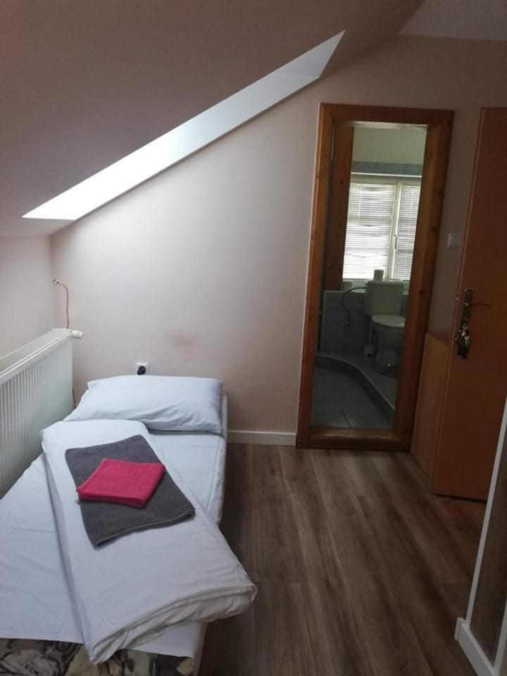 Standard Twin Room photo 3