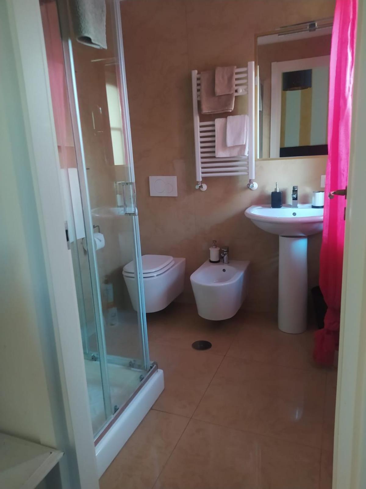 Single Room with Private Bathroom photo 2