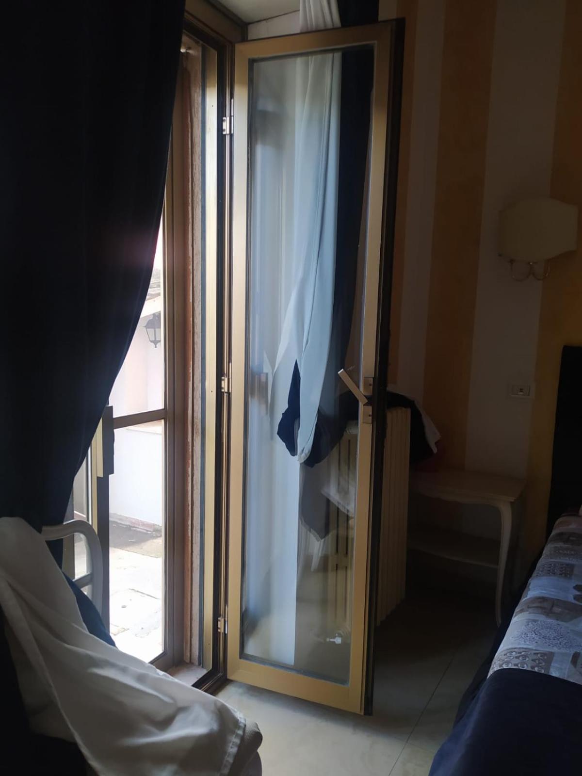 Single Room with Private Bathroom photo 1