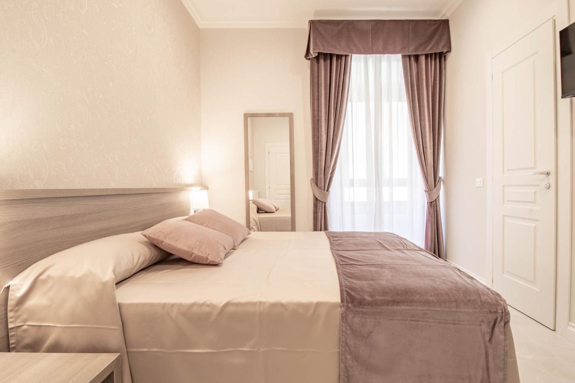 Deluxe Double or Twin Room photo 3