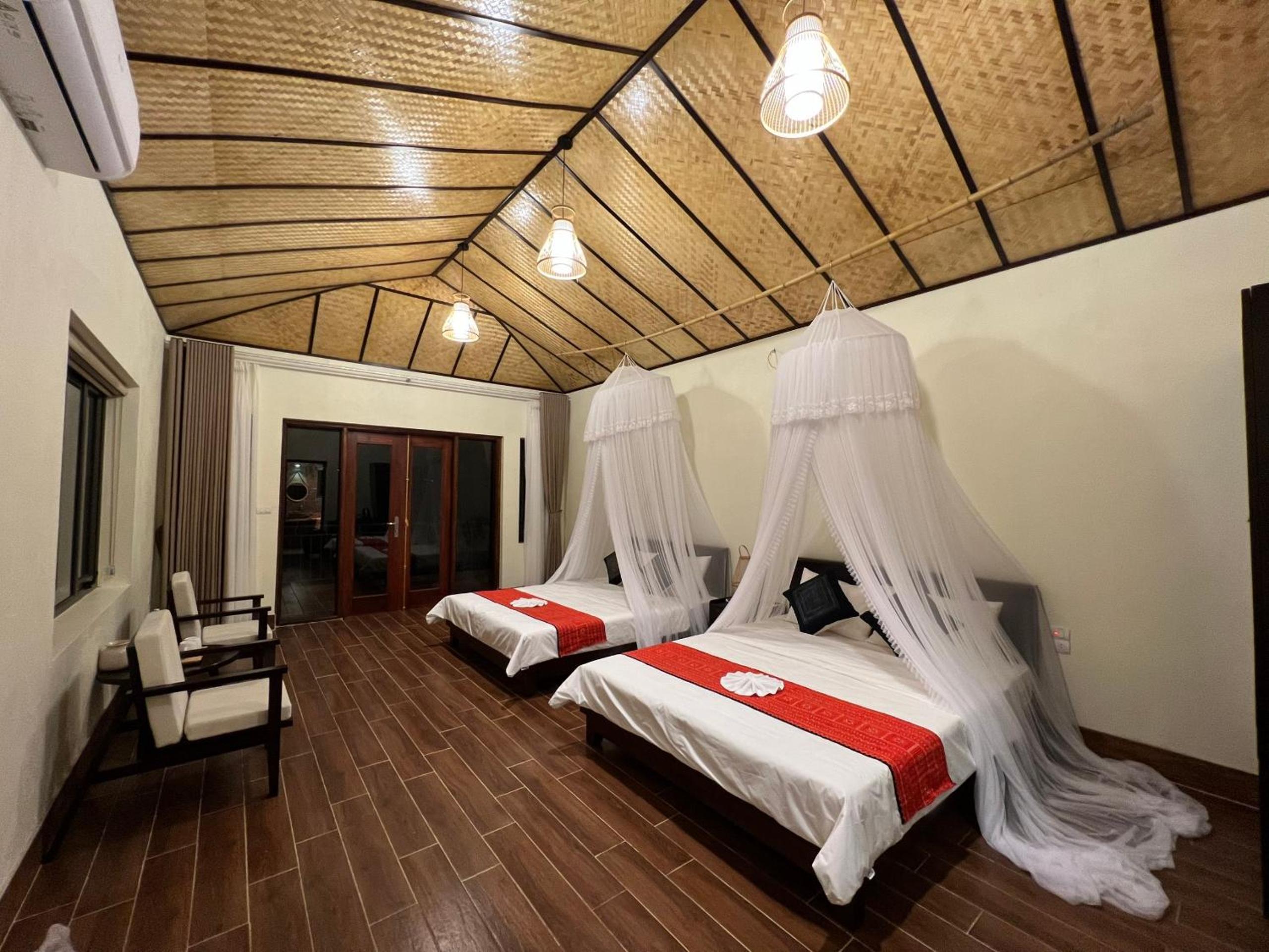 Quadruple Room with Balcony - Photo 1