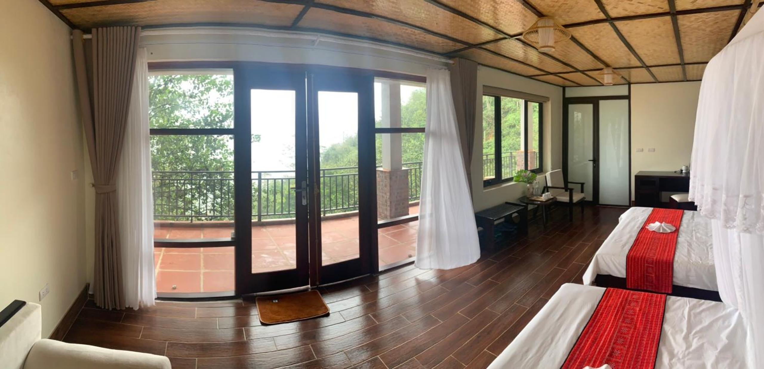 Quadruple Room with Balcony - Photo 9