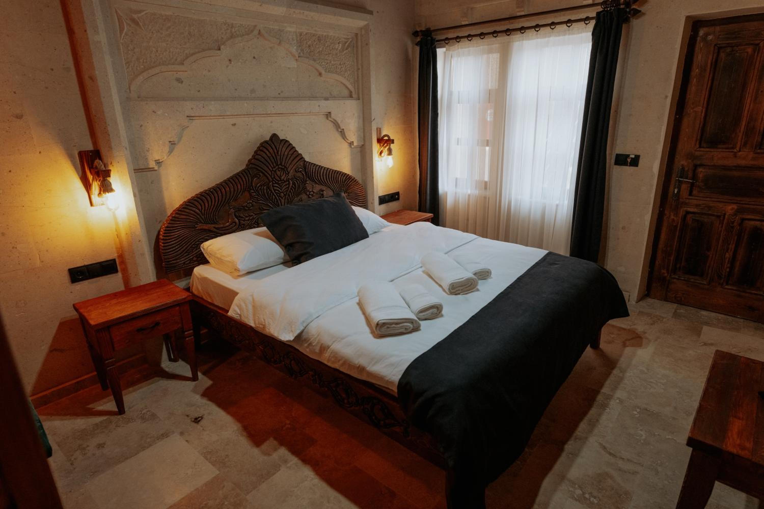 Standard Double Room - Photo 11