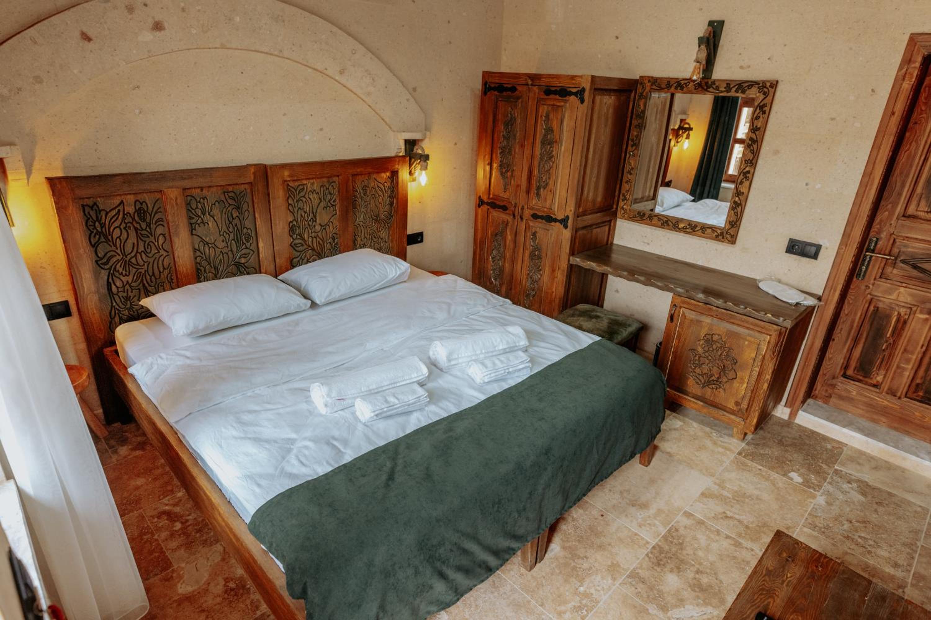 Standard Double Room - Photo 9