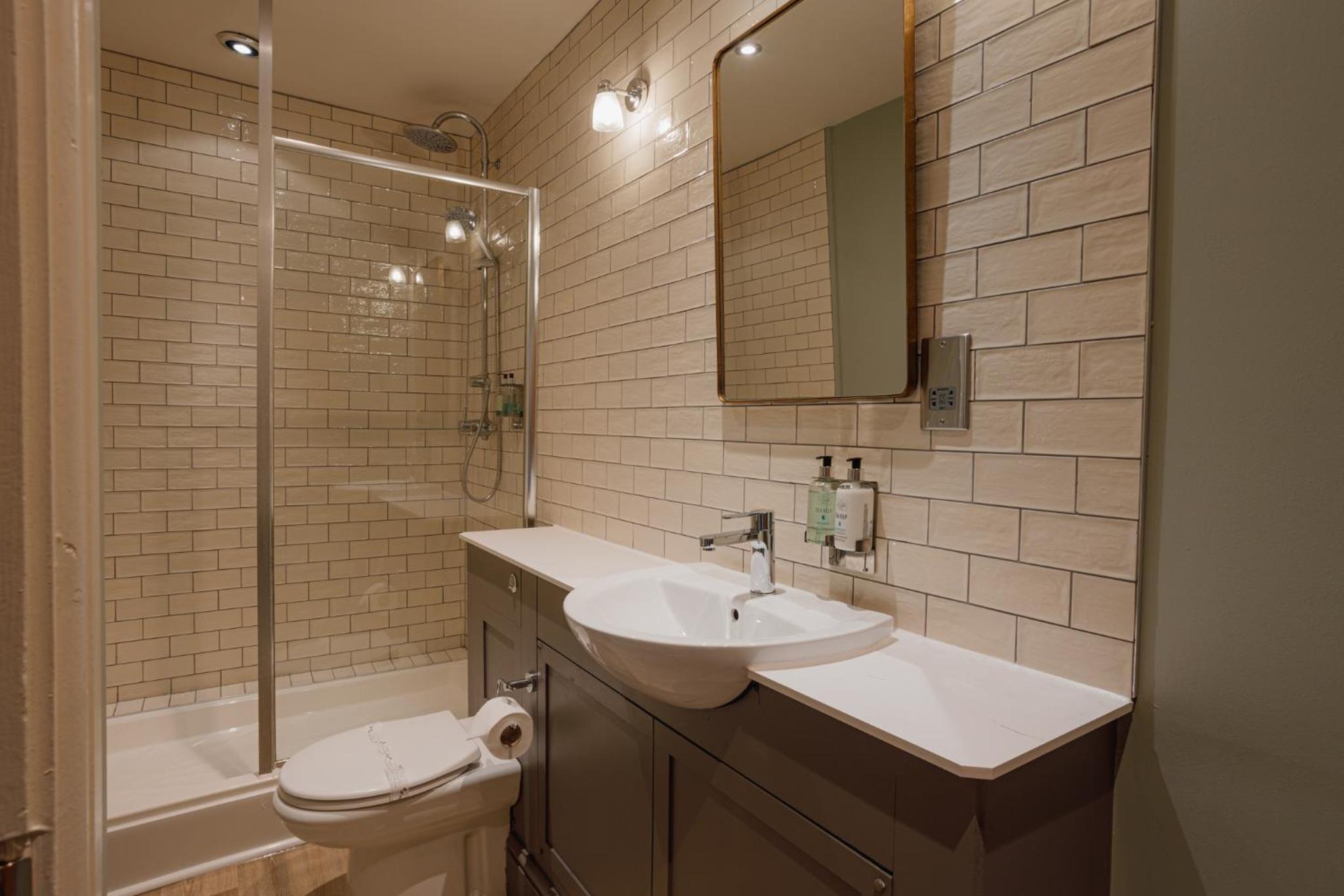 Double Room - Photo 8