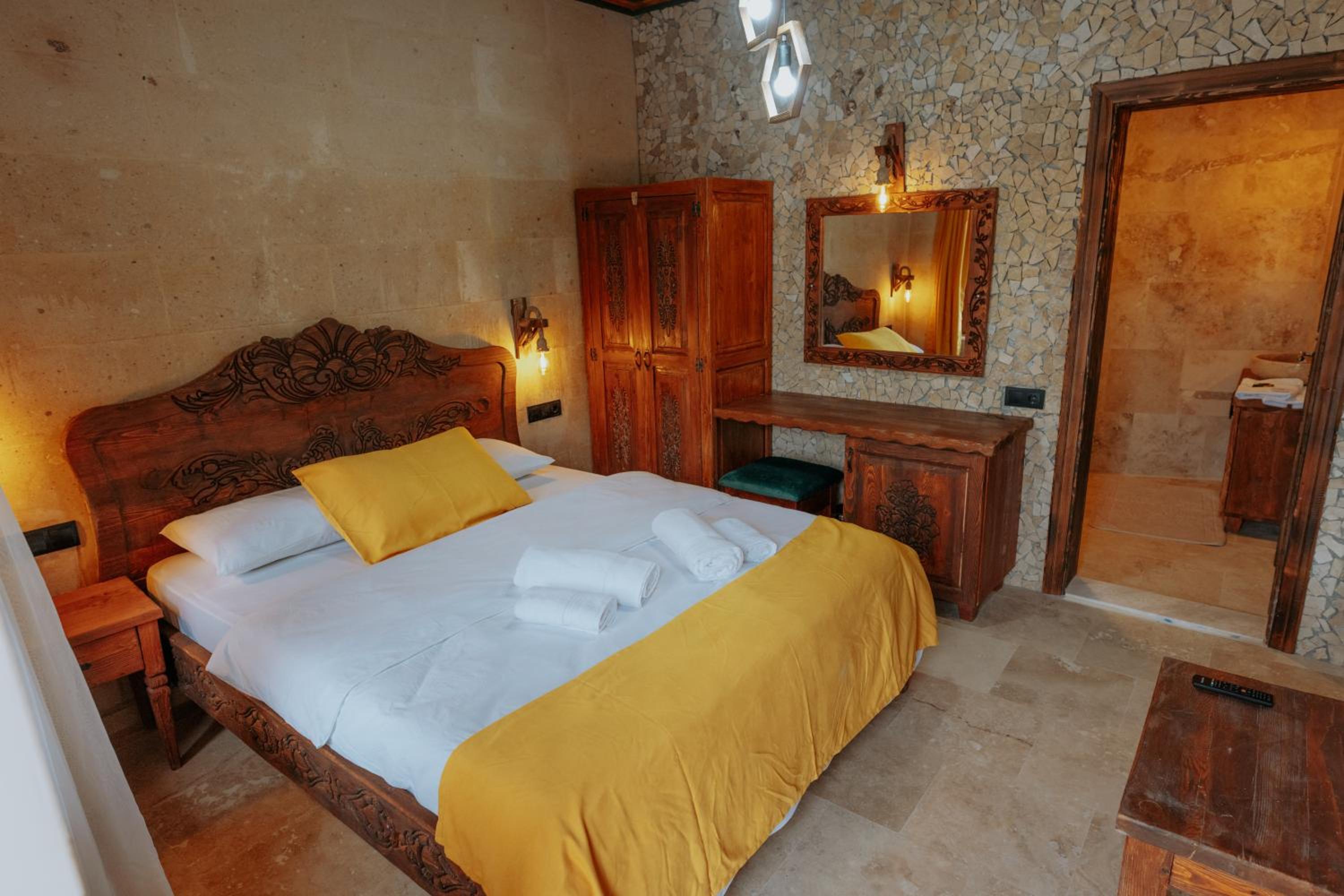 Standard Double Room - Photo 8