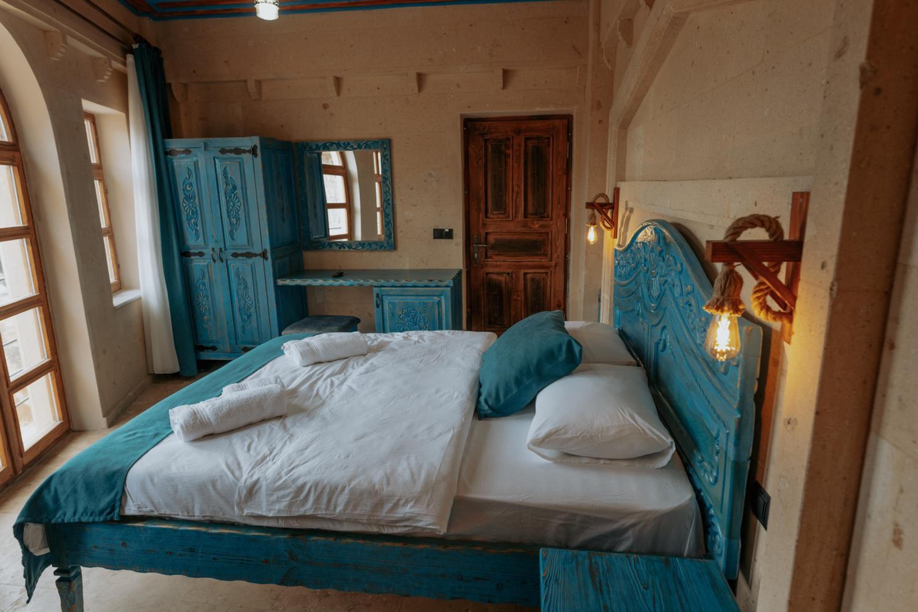 Standard Double Room - Photo 12