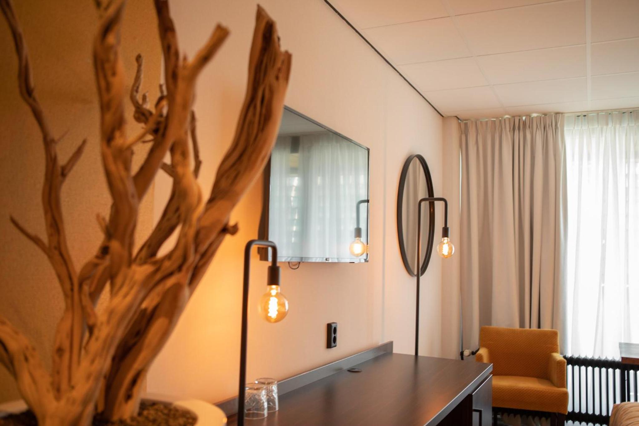 Deluxe Double Room with Balcony - Photo 7