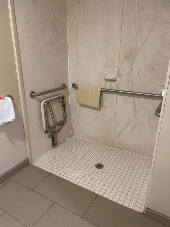 King Room - Disability Access/Non-Smoking - Photo 2