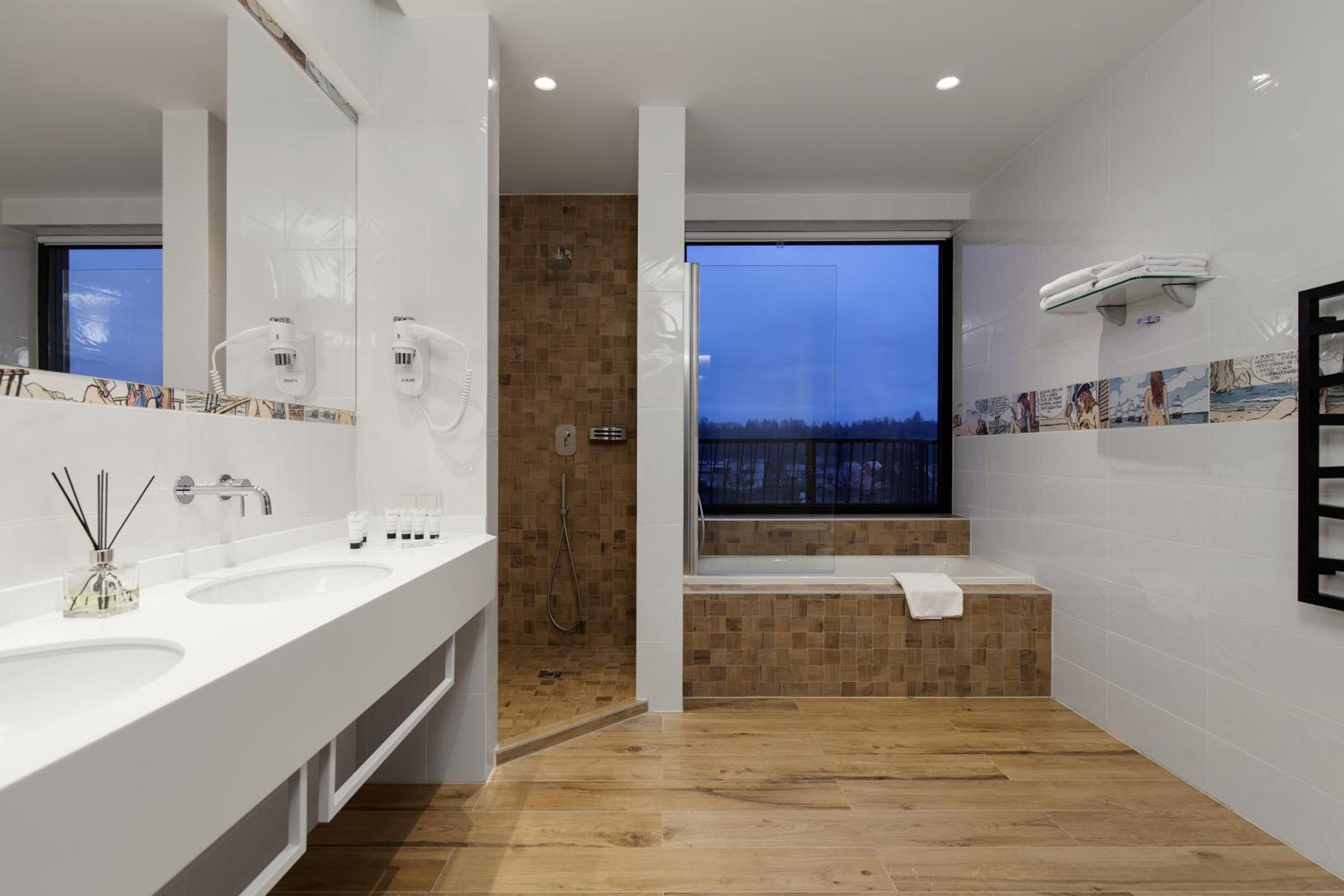 Superior Suite with Spa Access  photo 2