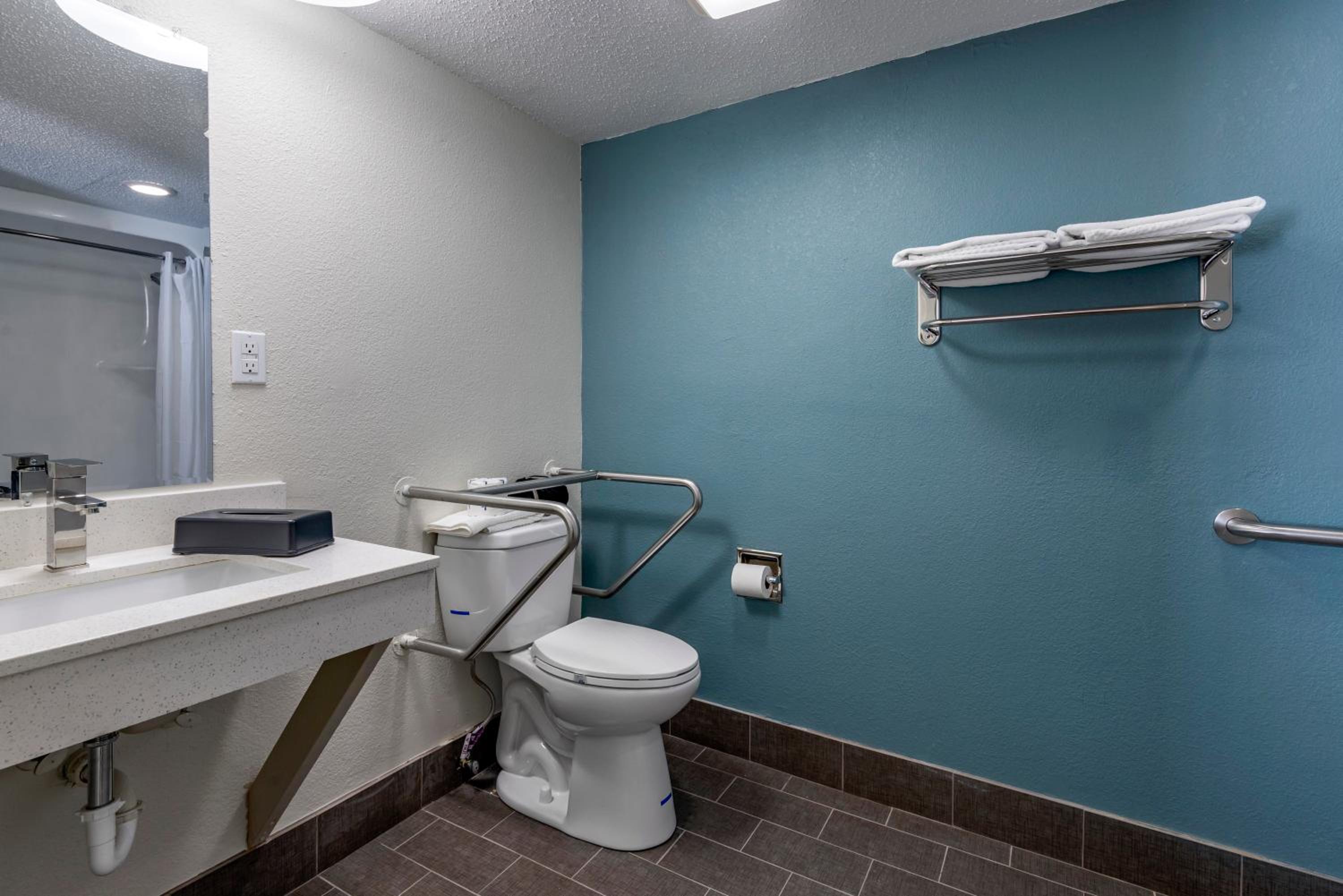 King Room - Accessible/Non-Smoking - Photo 6