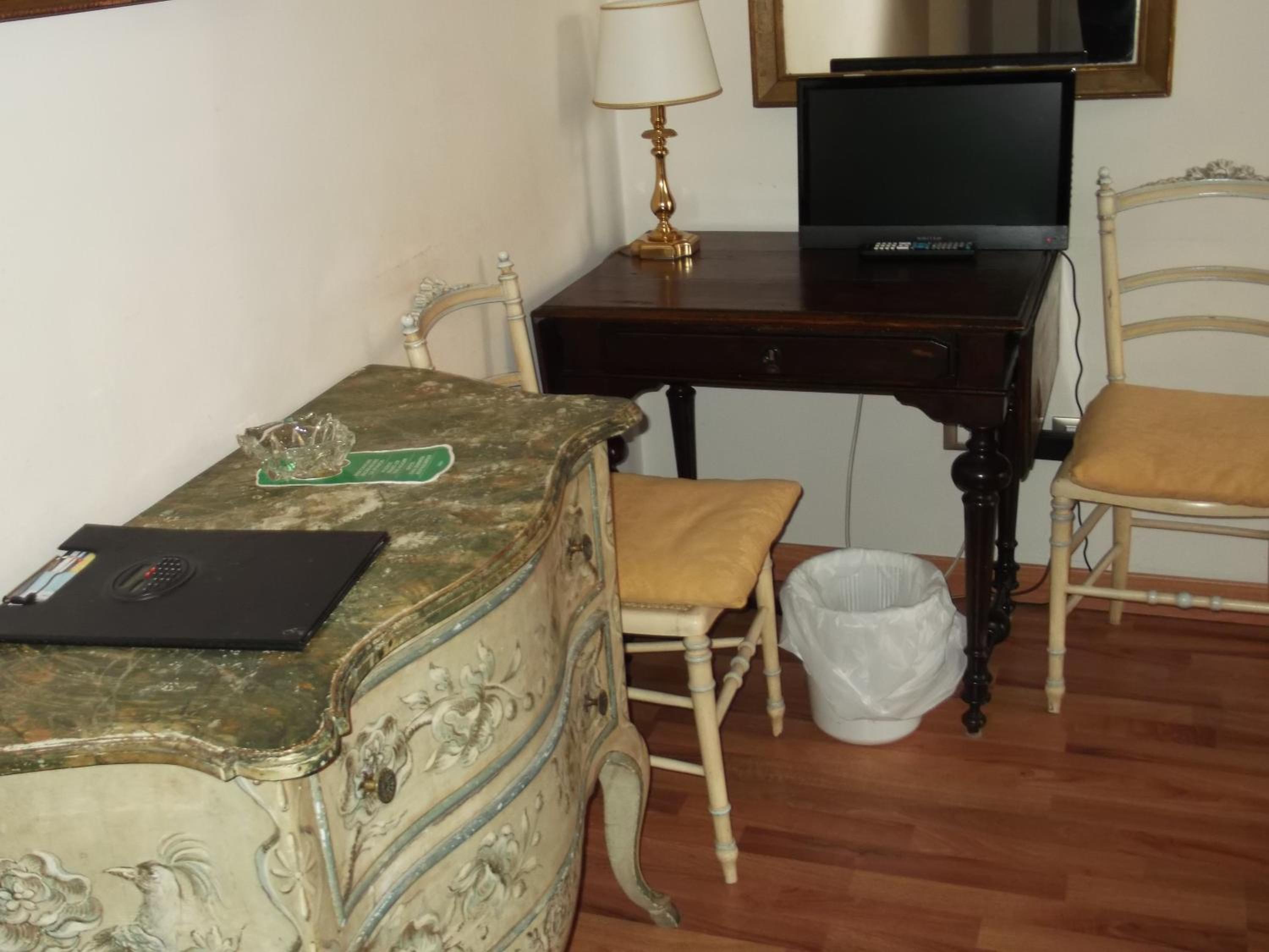 Standard Double Room - Photo 16
