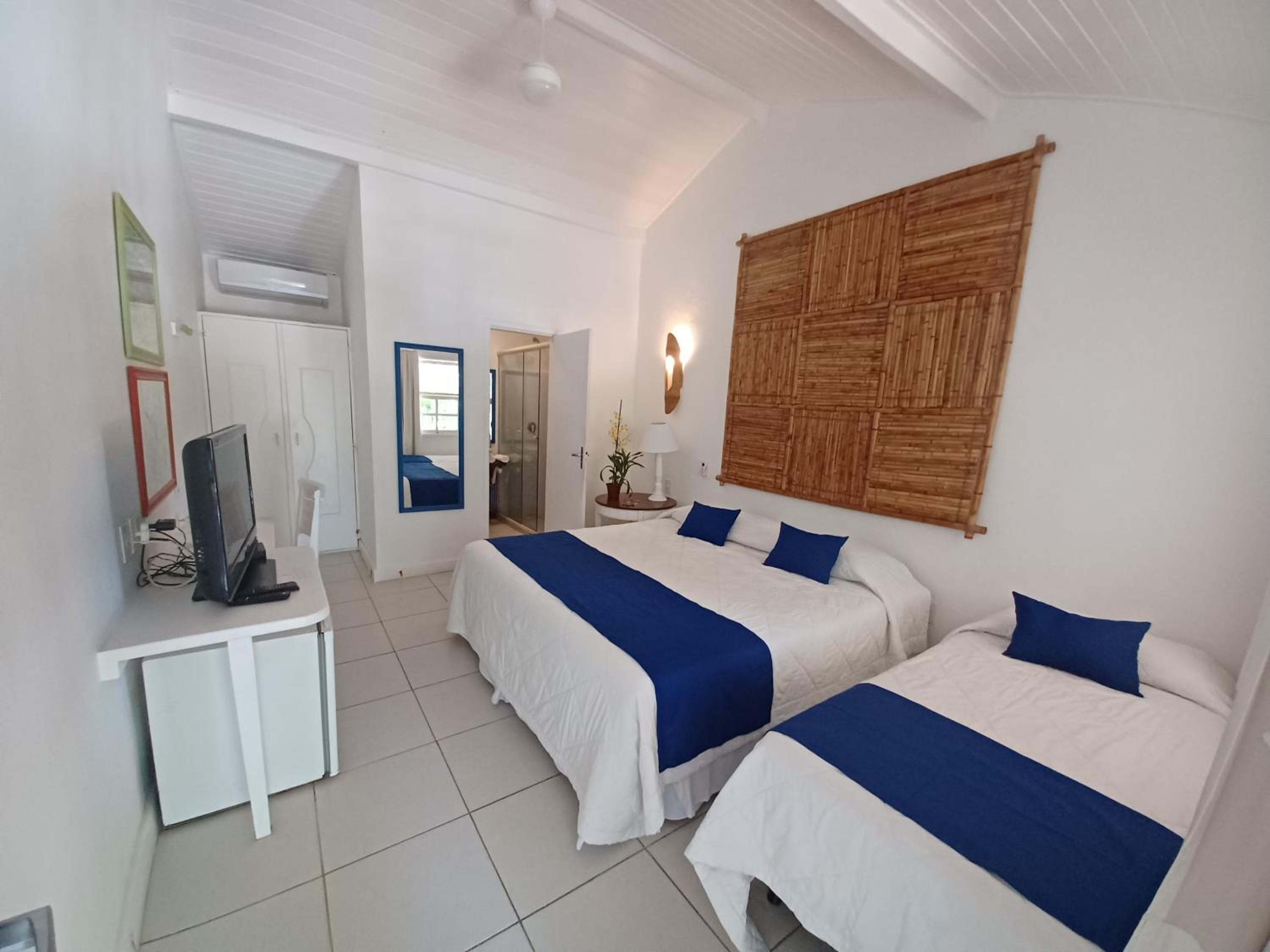 Standard Triple Room Internal view photo 1