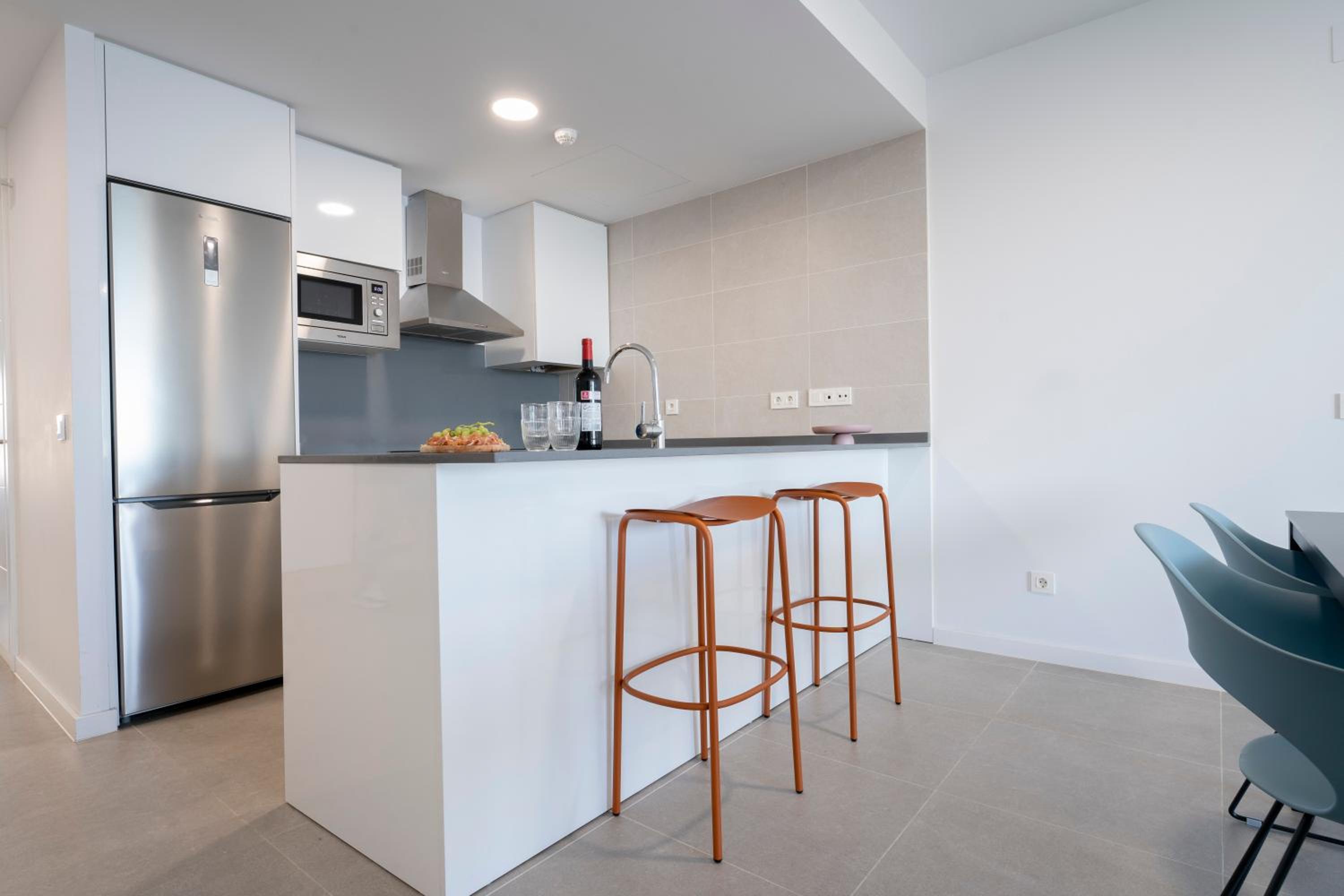 Three-Bedroom Apartment with Sea View - Photo 24