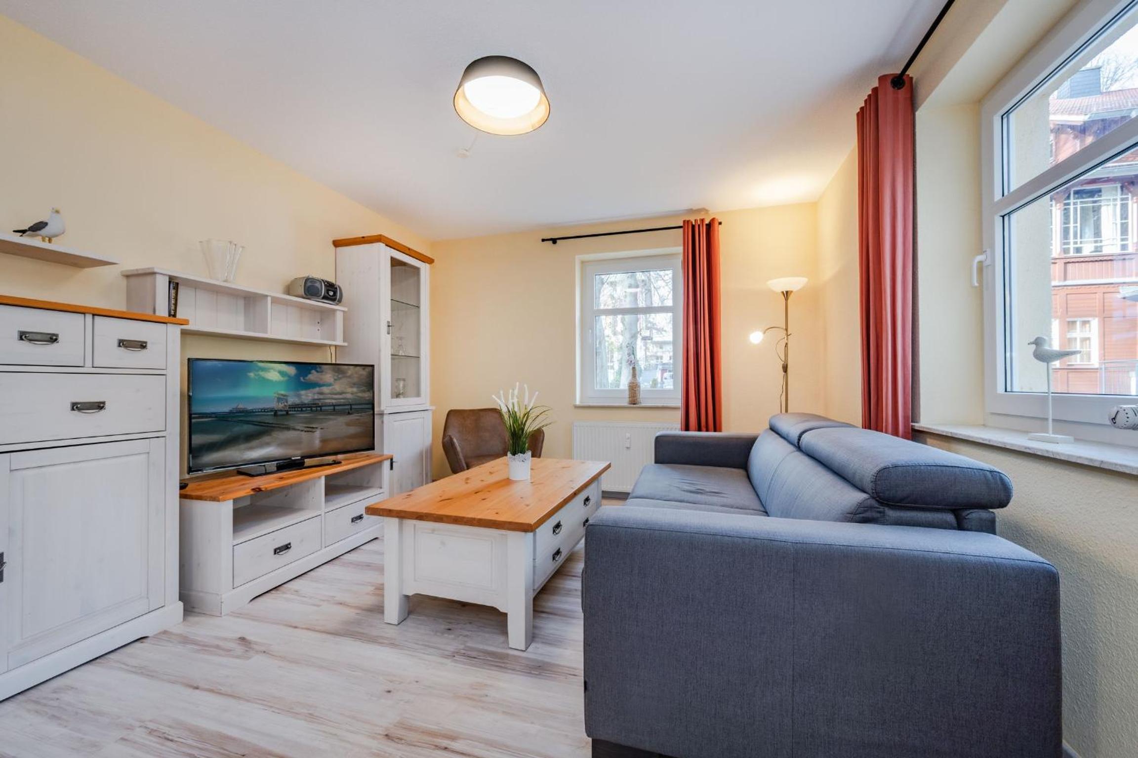 Apartment with Balcony photo 1