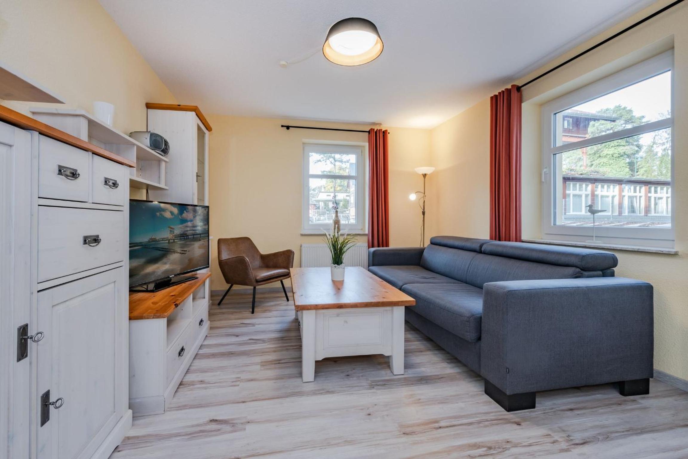 Apartment with Balcony photo 3