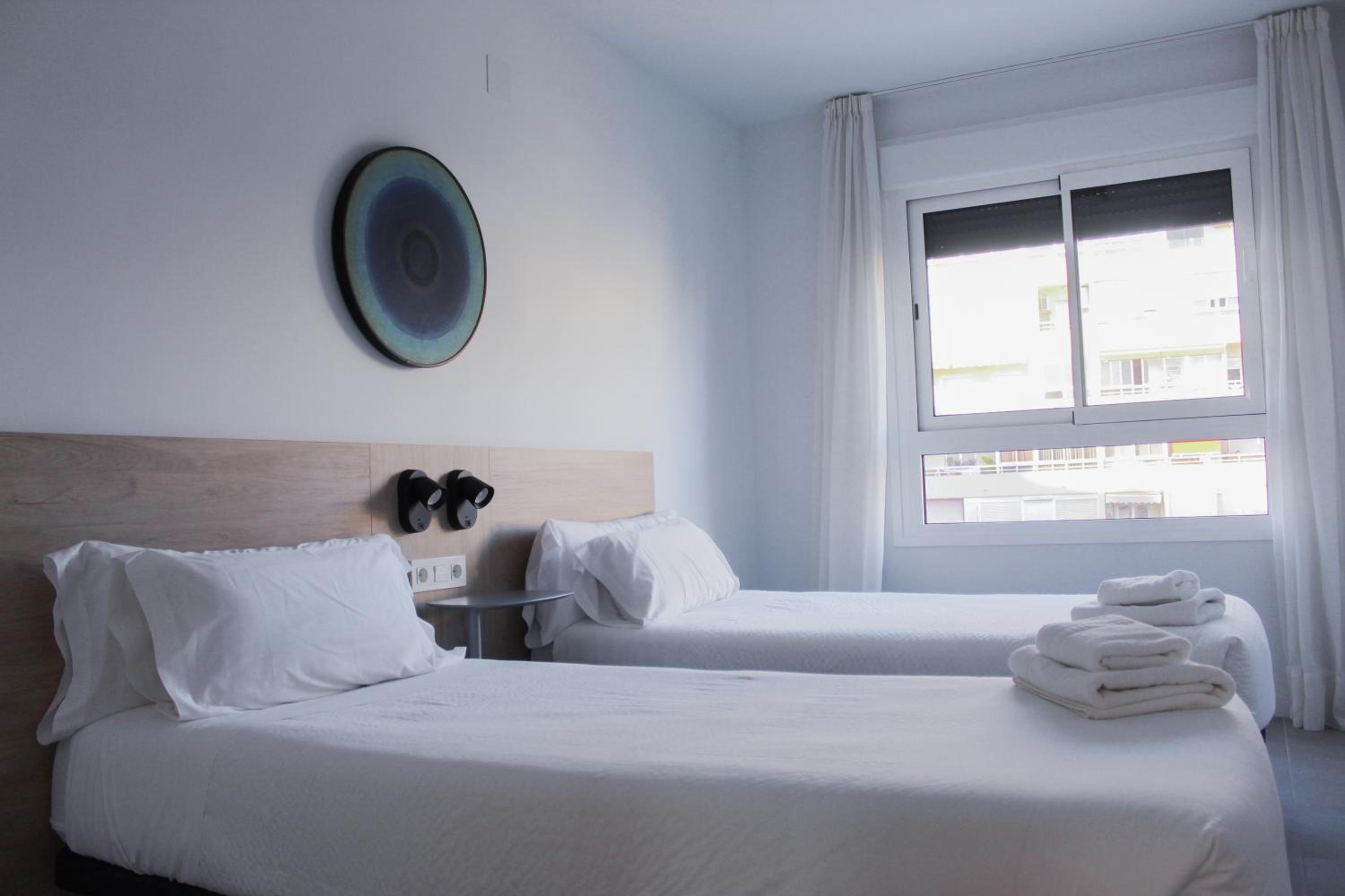 Three-Bedroom Apartment with Sea View - Photo 12