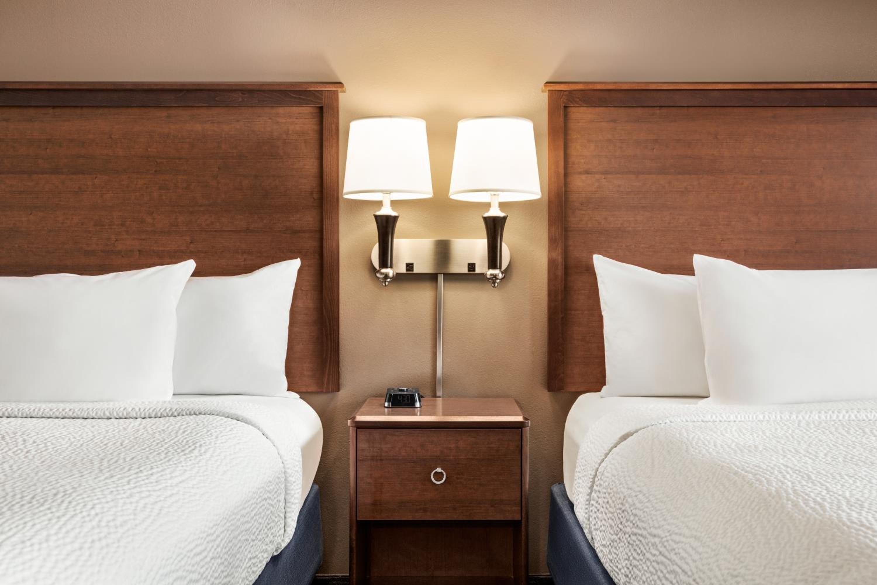 Deluxe Queen Room - Mobility Access/Non-Smoking photo 3