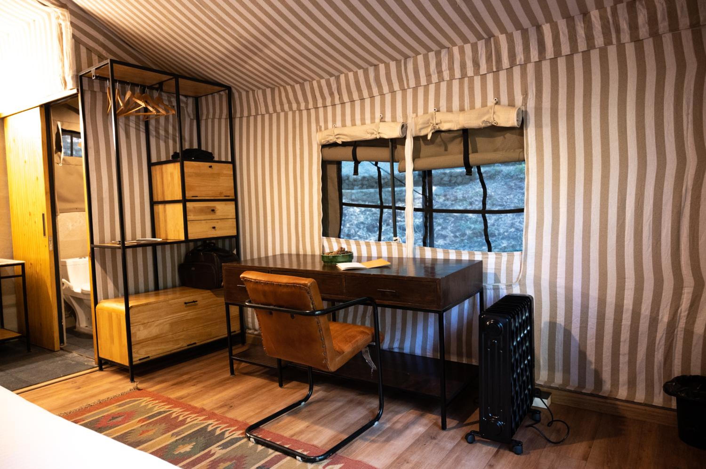 Camper Room With Balcony - Photo 12