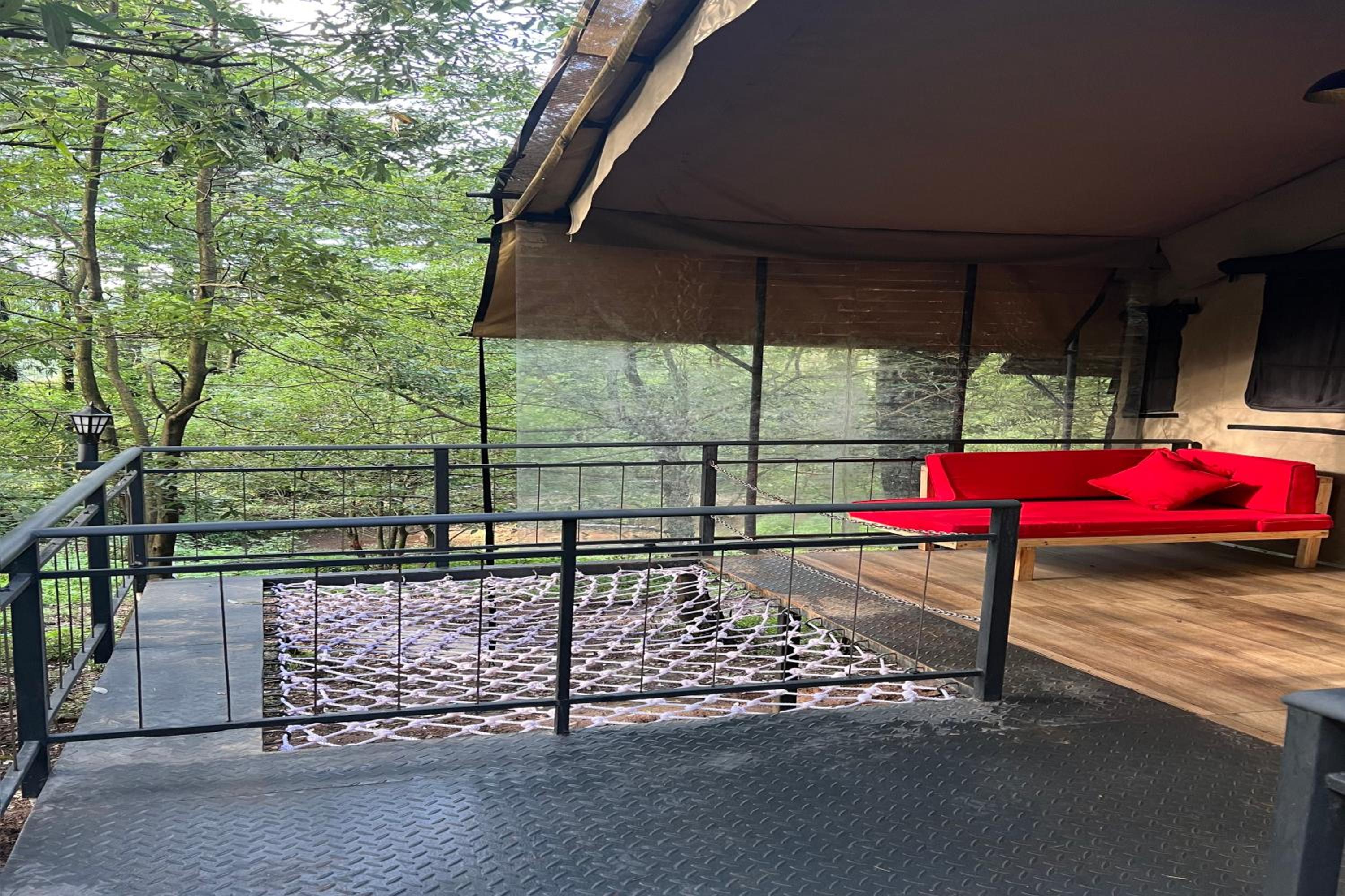 Glamper With Balcony and Hammock - Photo 8