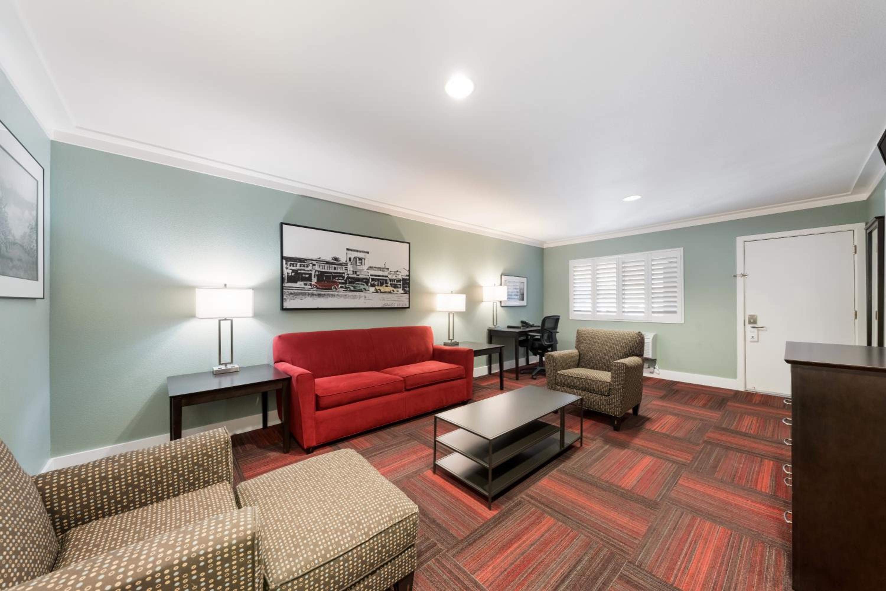 One-Bedroom King Suite with Sofa Bed - Photo 4