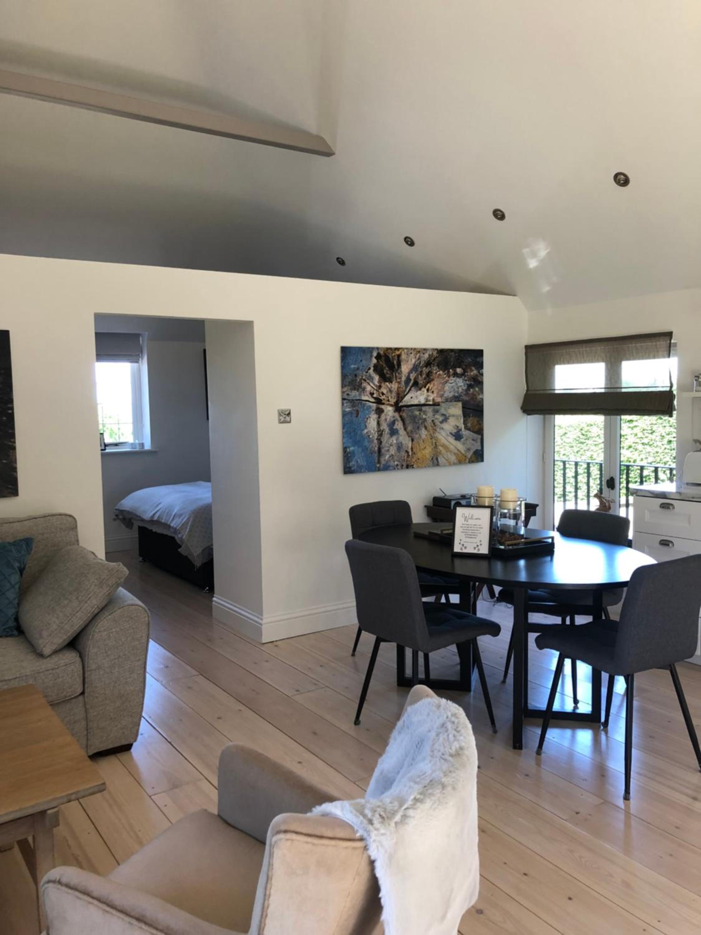One-Bedroom Apartment - Photo 1