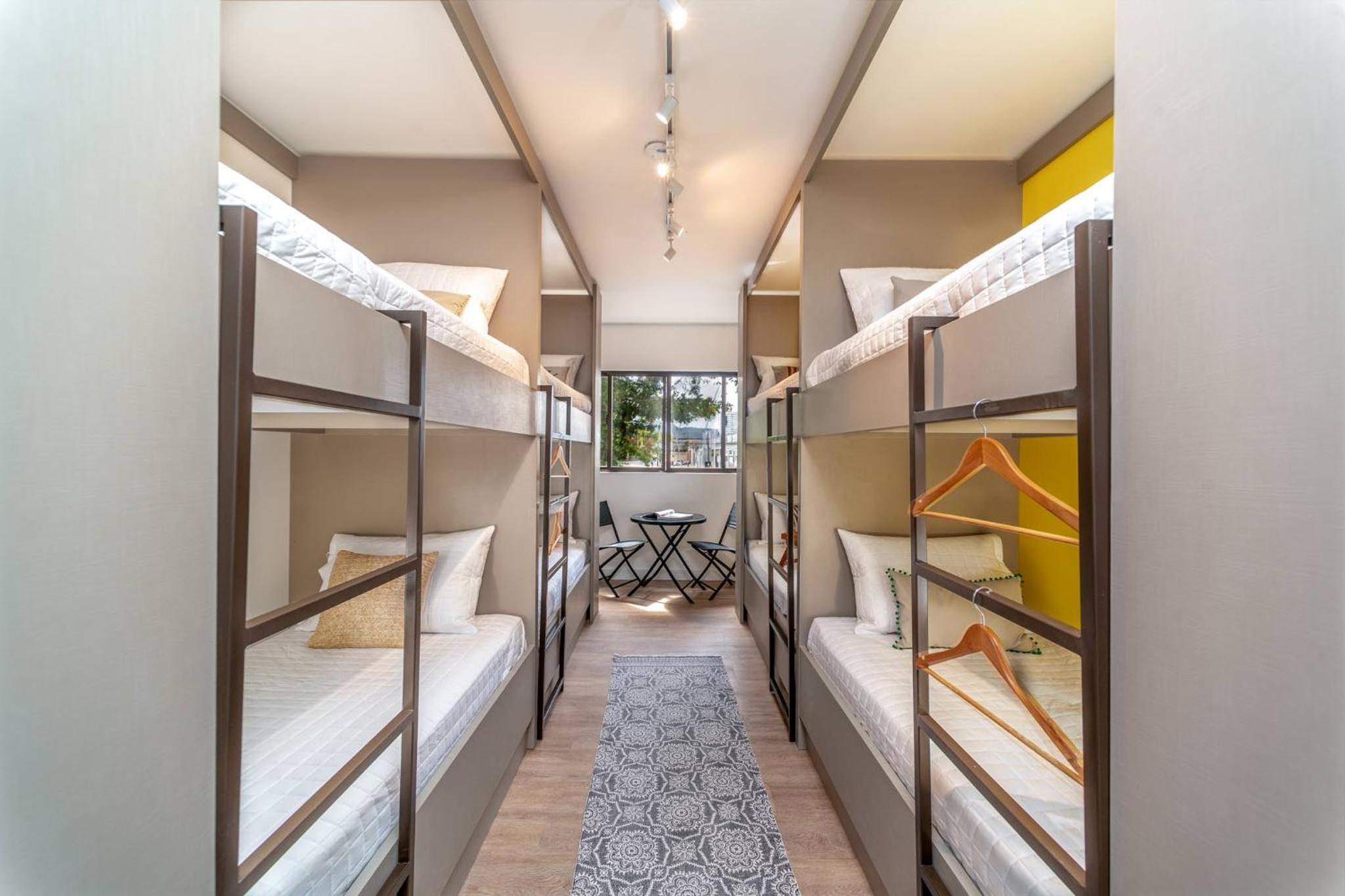 Comfort Suite - Eight single beds, photo 7
