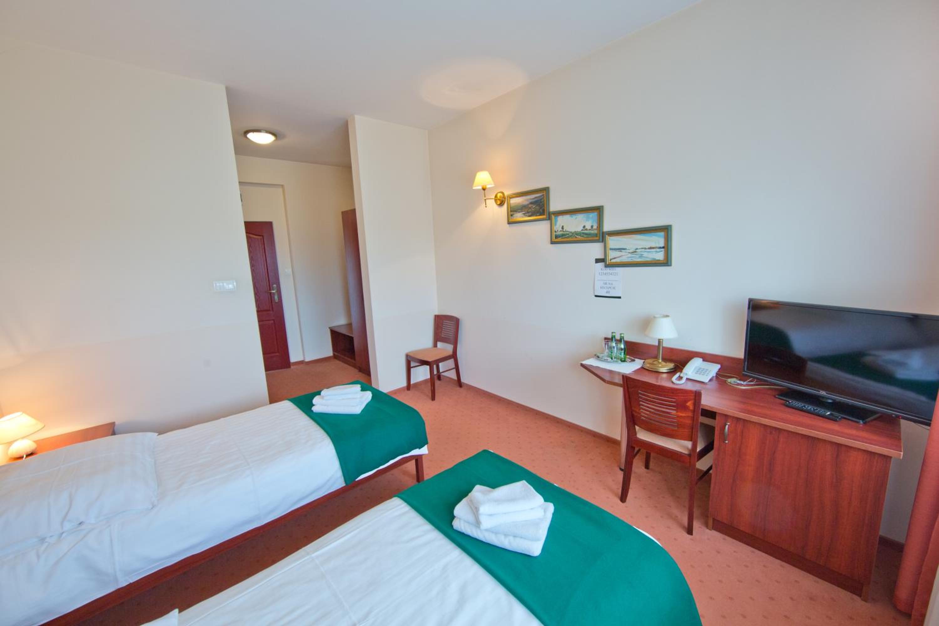 Twin Room - Photo 3
