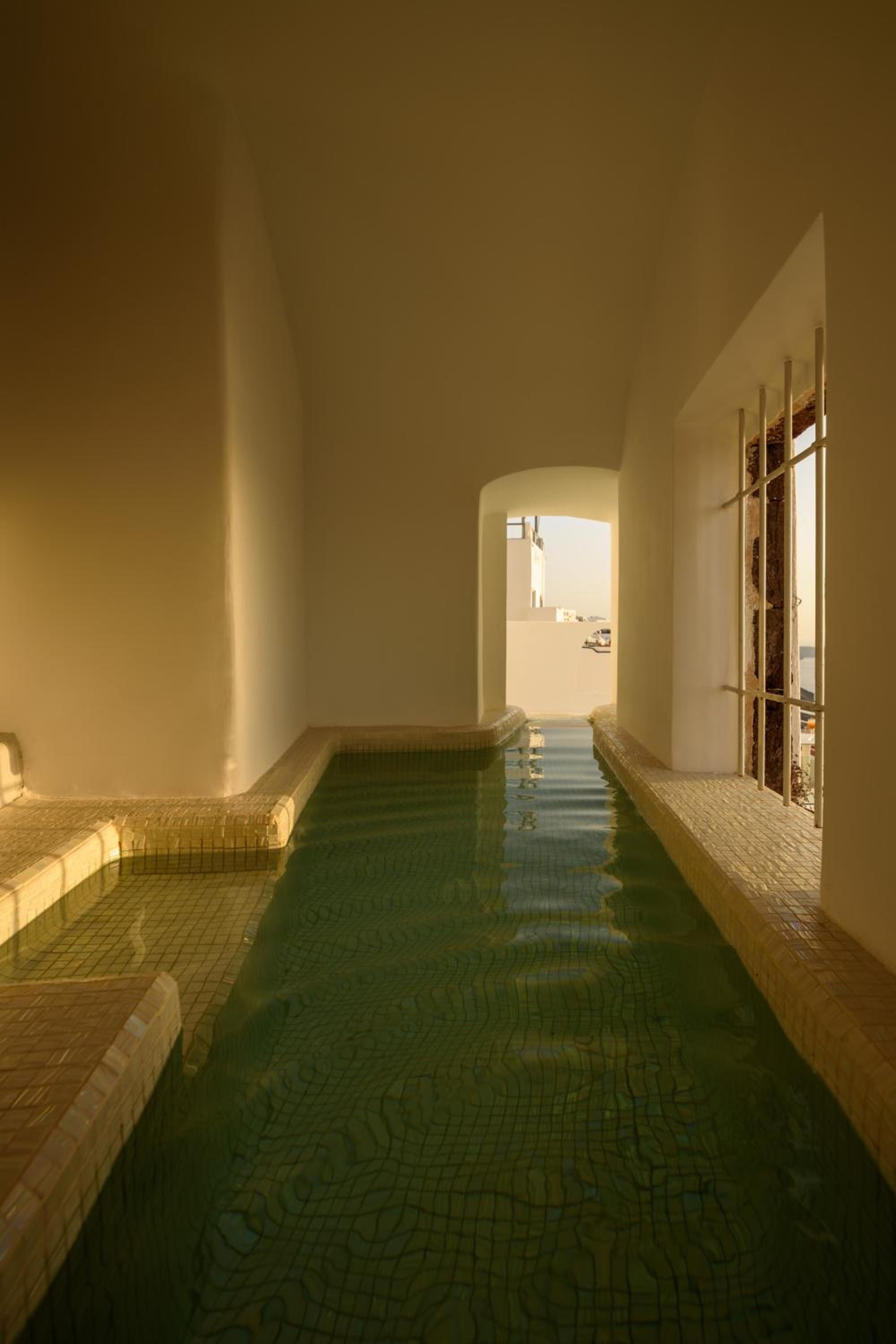 Grand Suite with Jacuzzi and Plunge Pool - Photo 9