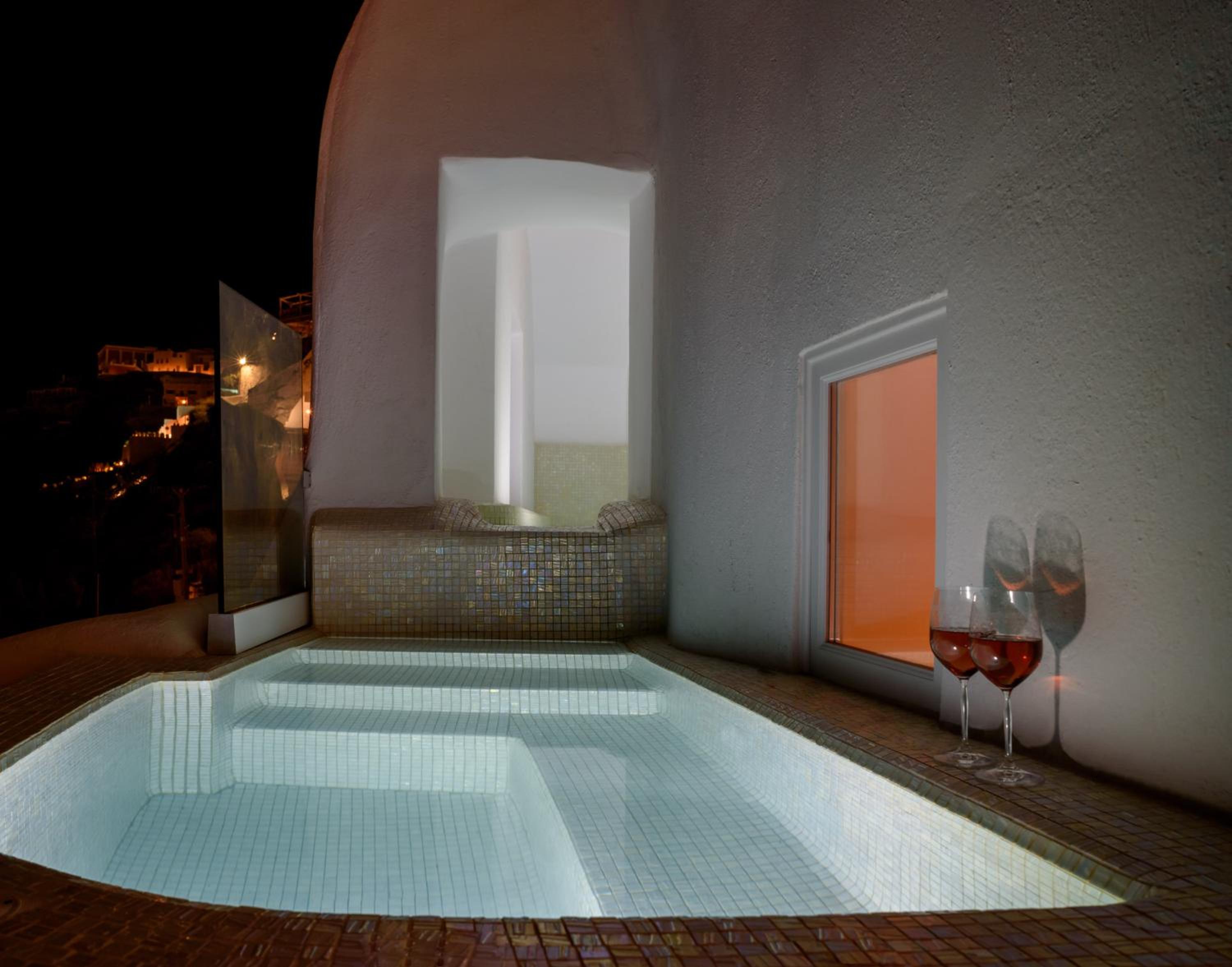 Grand Suite with Jacuzzi and Plunge Pool - Photo 10