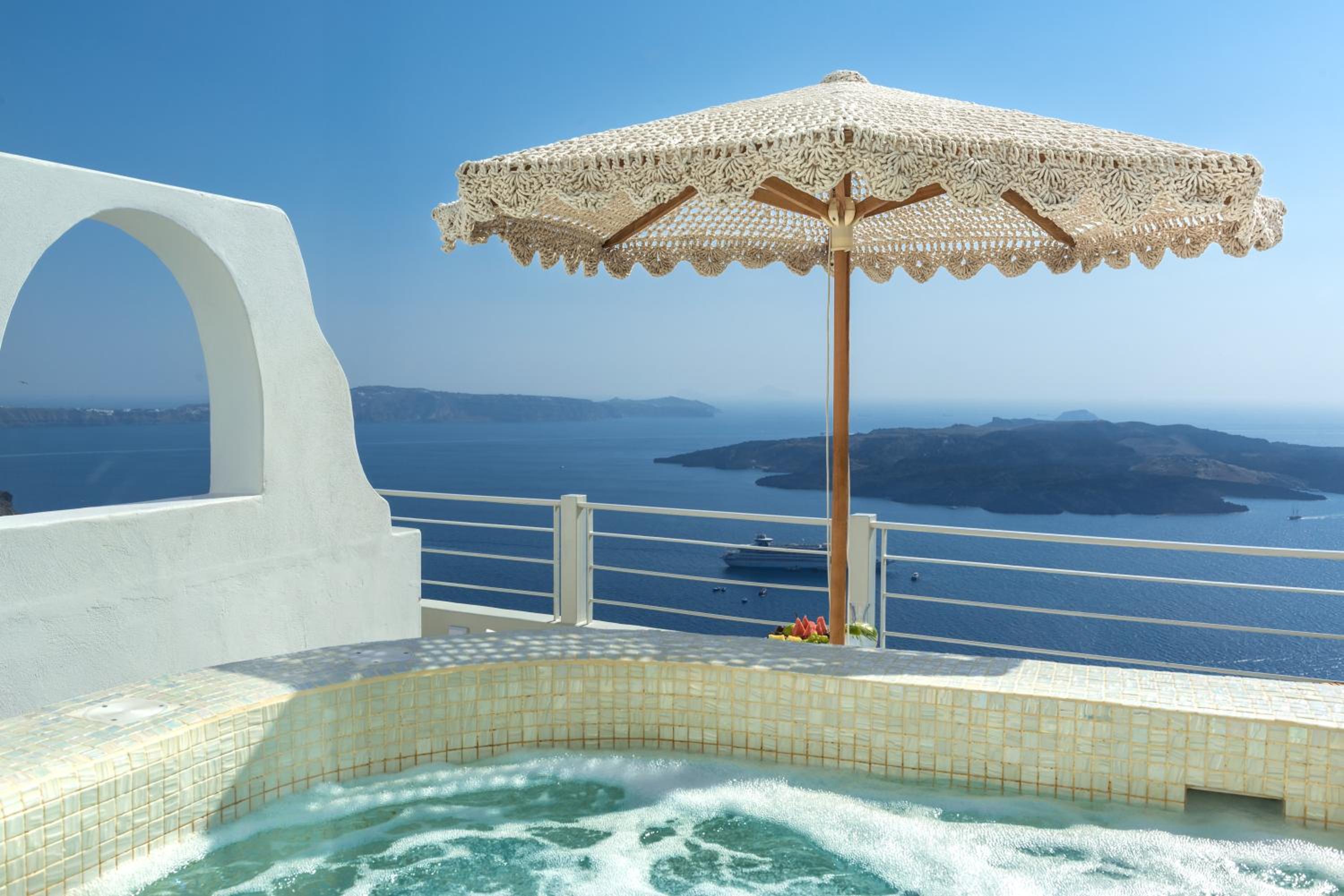 Grand Suite with Jacuzzi and Plunge Pool - Photo 13