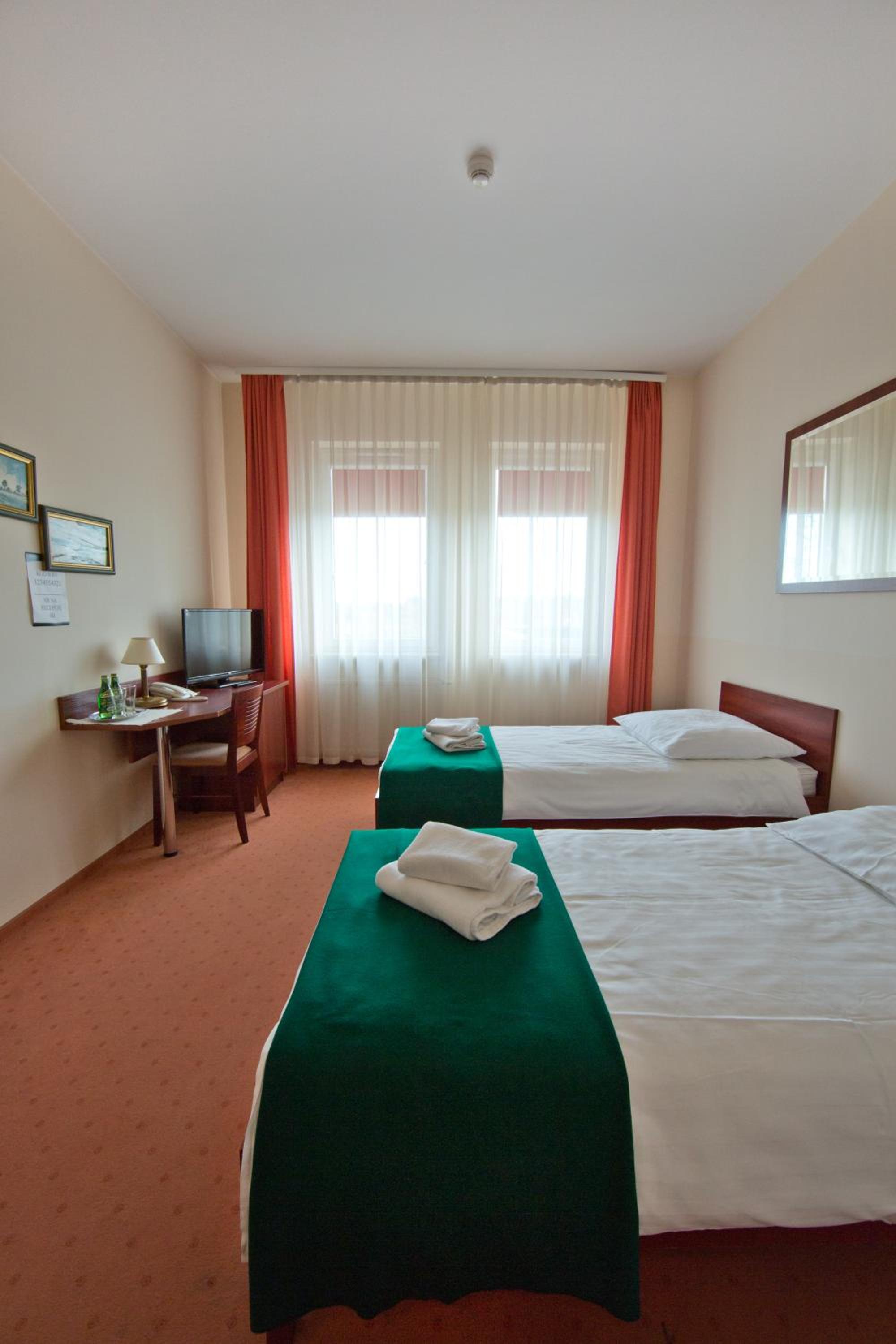 Twin Room - Photo 4