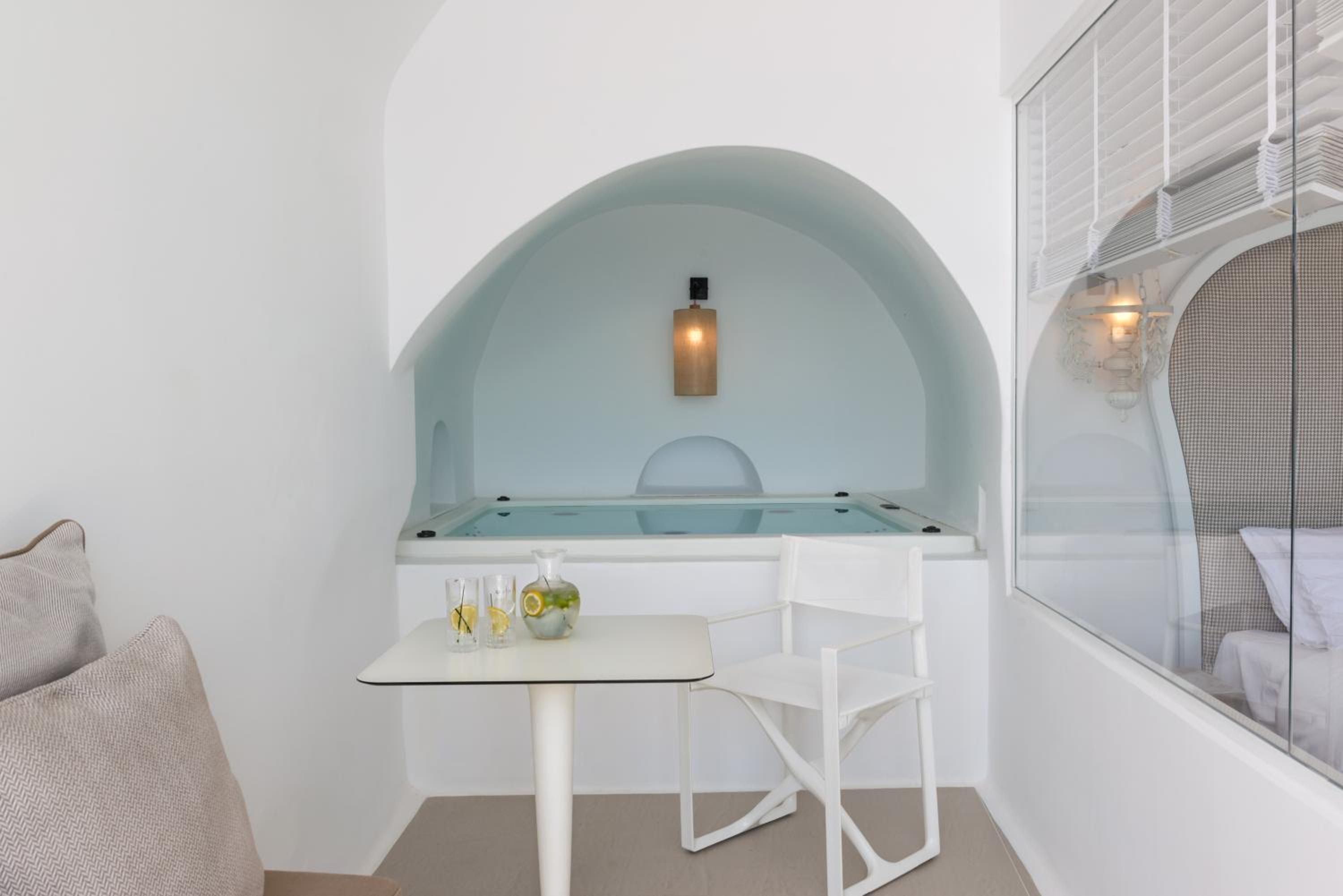 Senior Suite with Private Hot Tub and Balcony - Photo 9