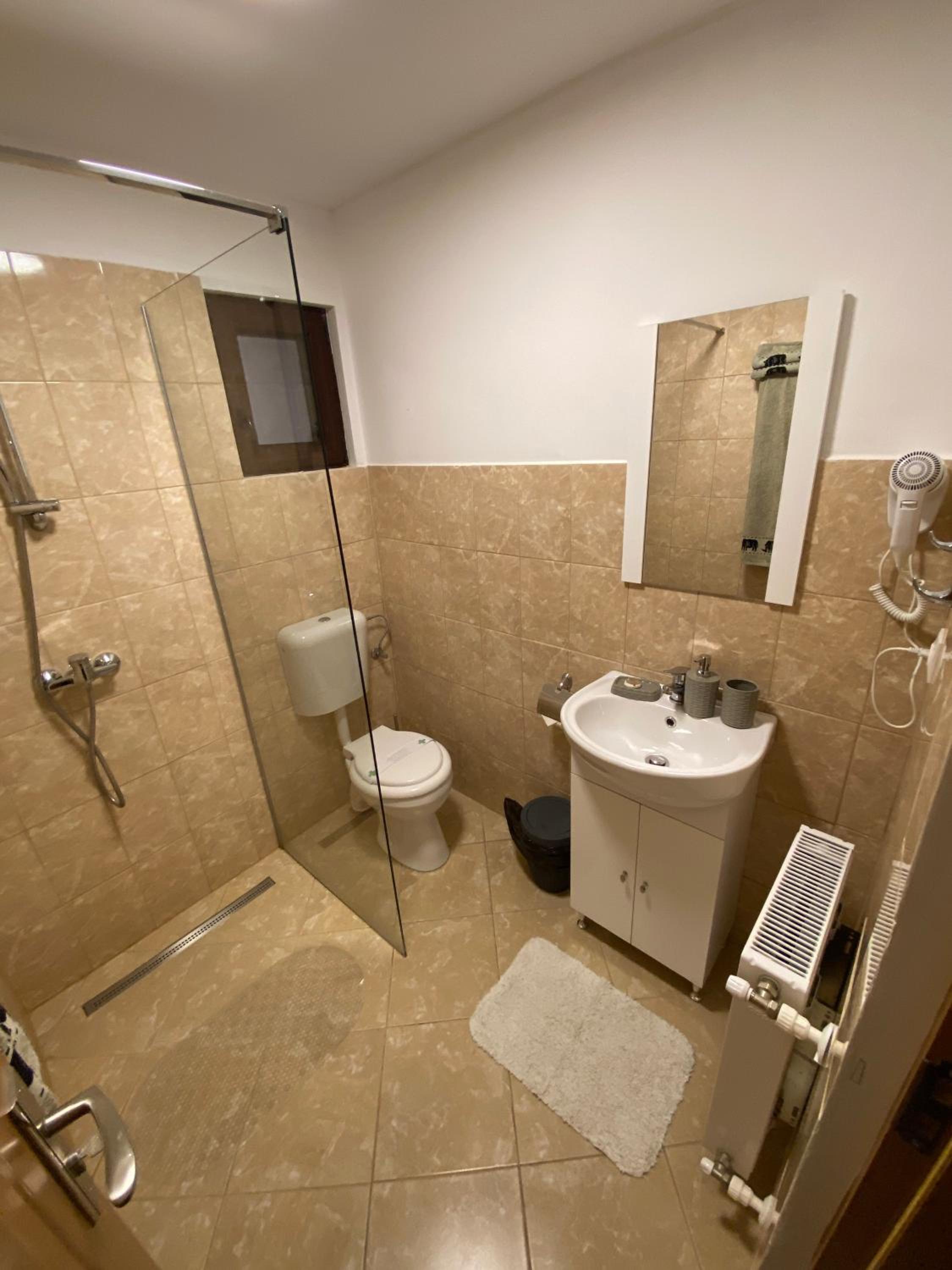 Double Room with Balcony - Photo 4
