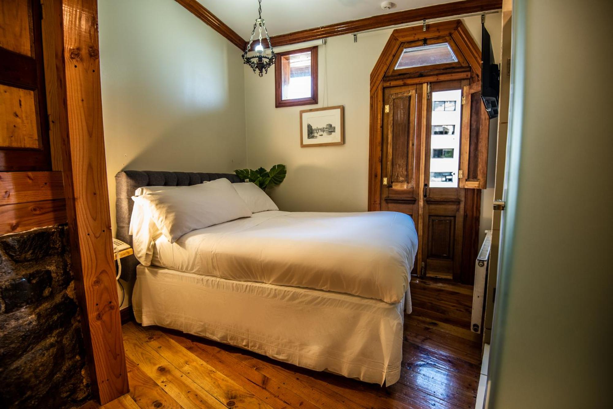 Economy Double Room photo 2