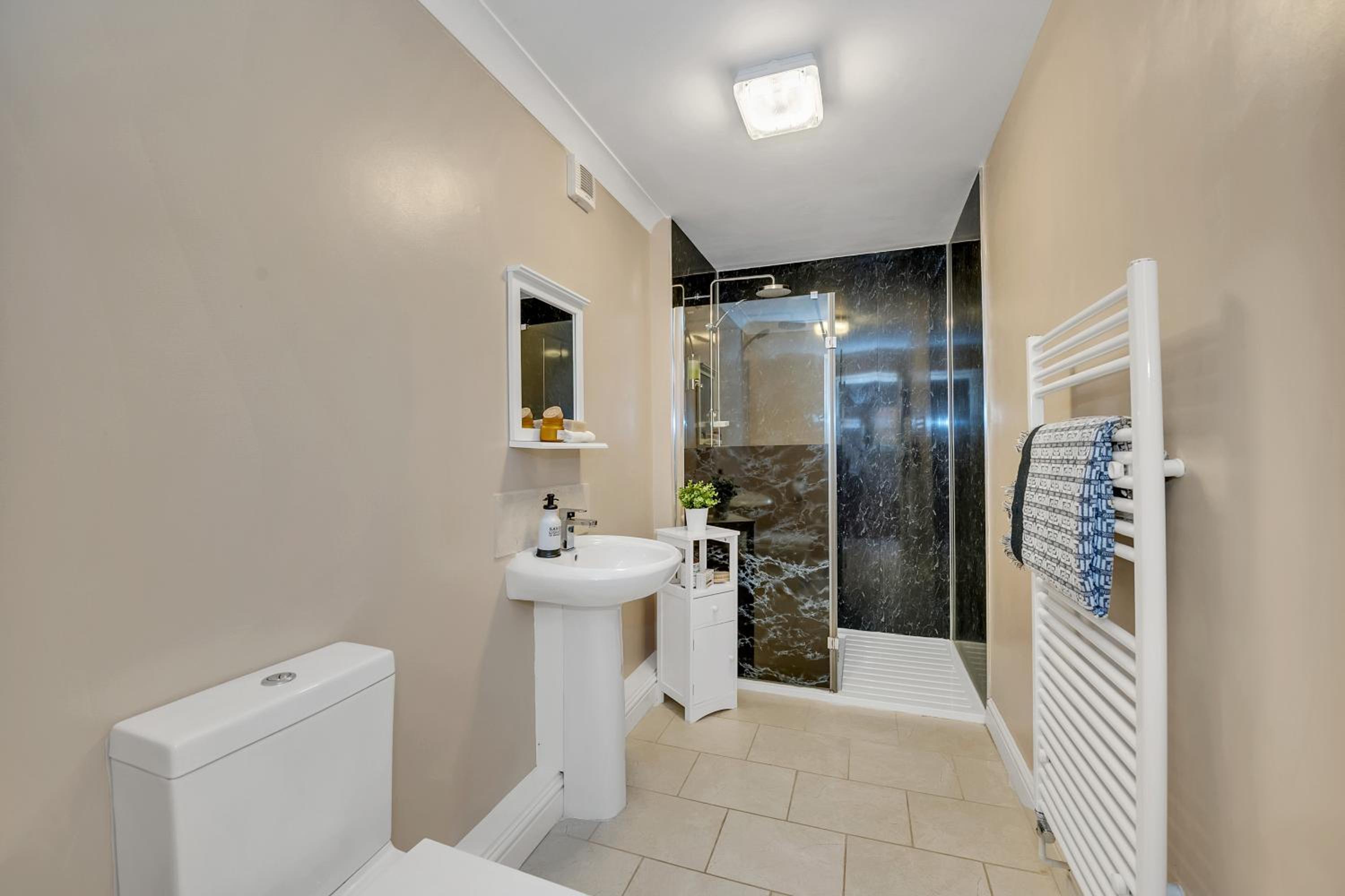 Family Room with Garden View - Photo 2