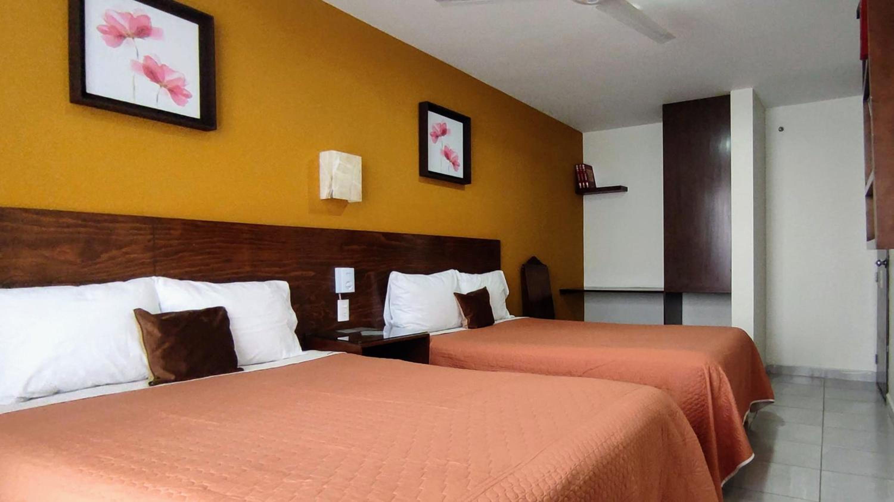 Deluxe Double Room with Two Double Beds - Photo 24