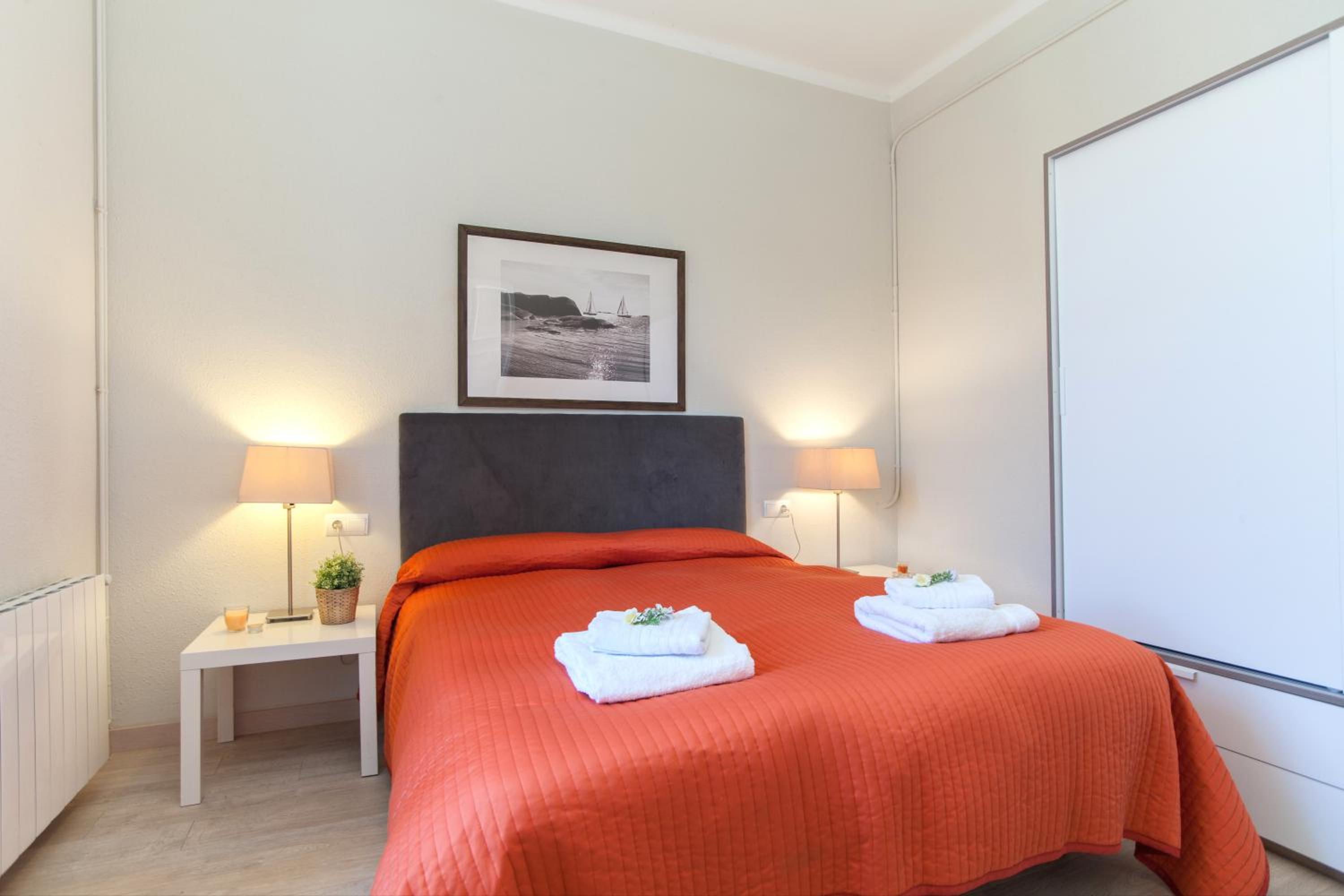 Apartamento de tres habitaciones A - Aragó 423