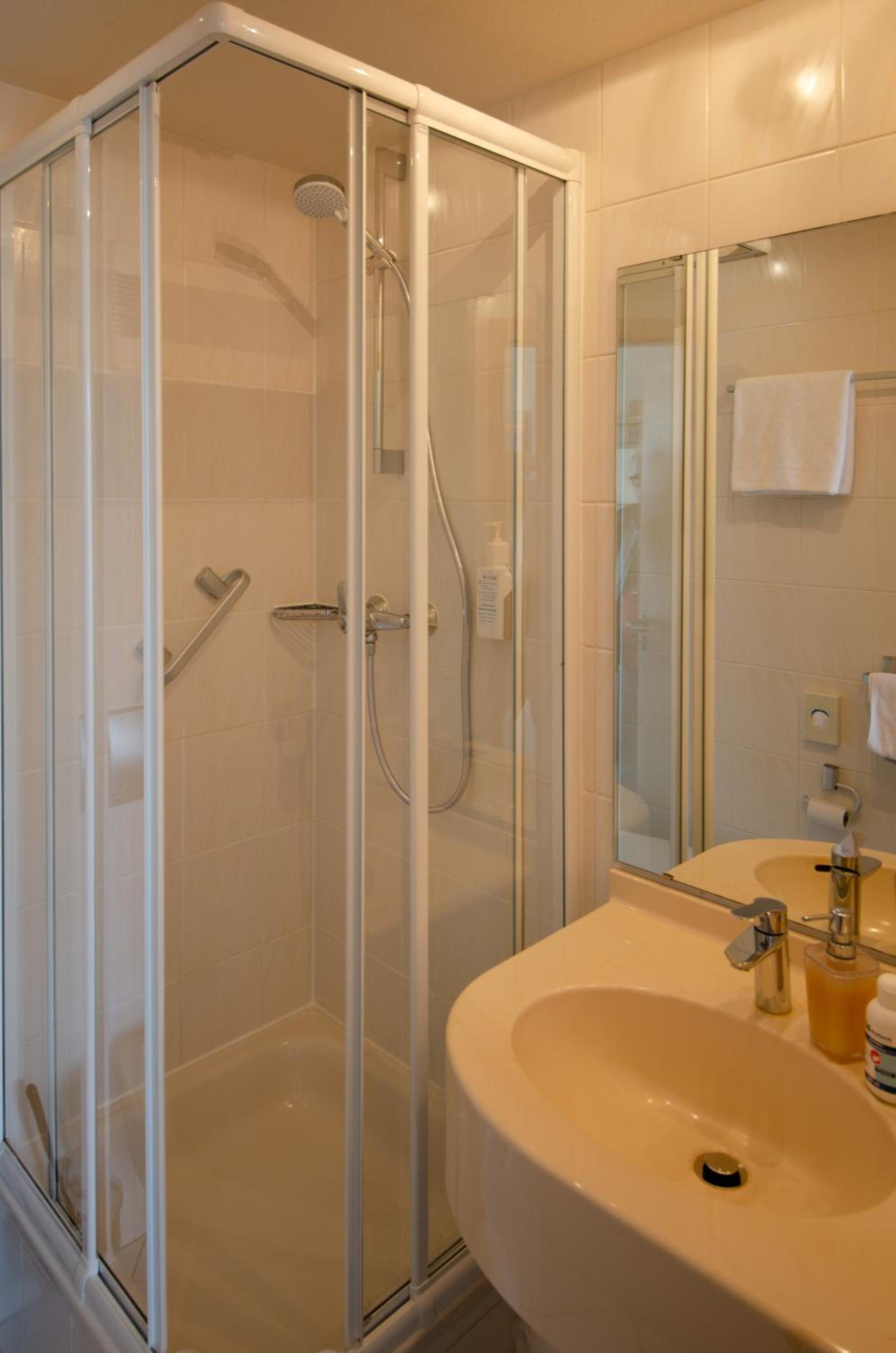 Double Room with Courtyard View - Photo 2