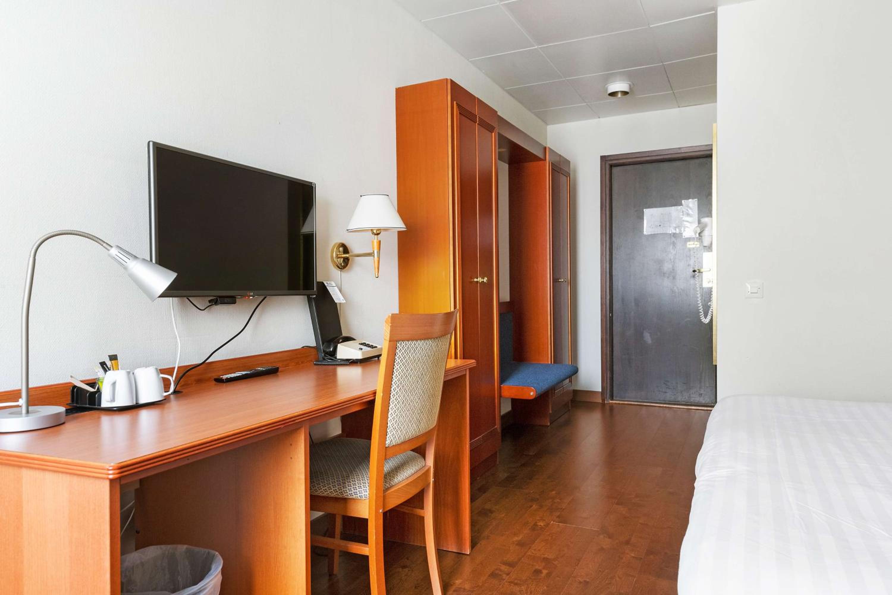 Standard Room - Non Smoking - Photo 3