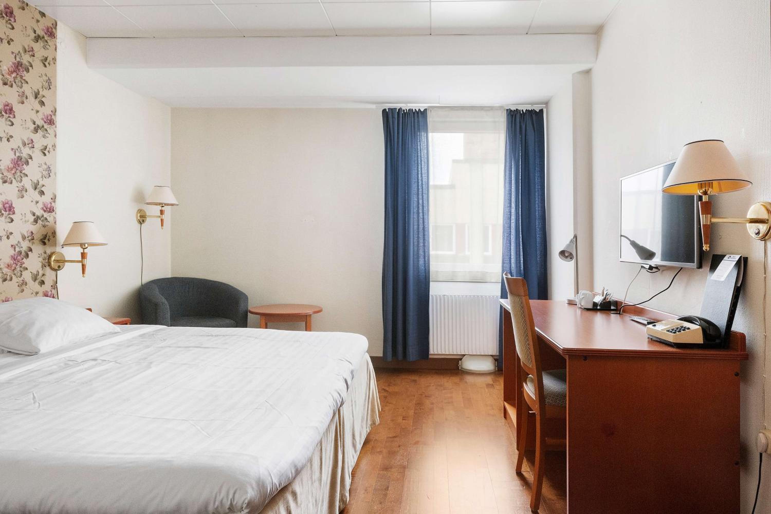 Standard Room - Non Smoking - Photo 1