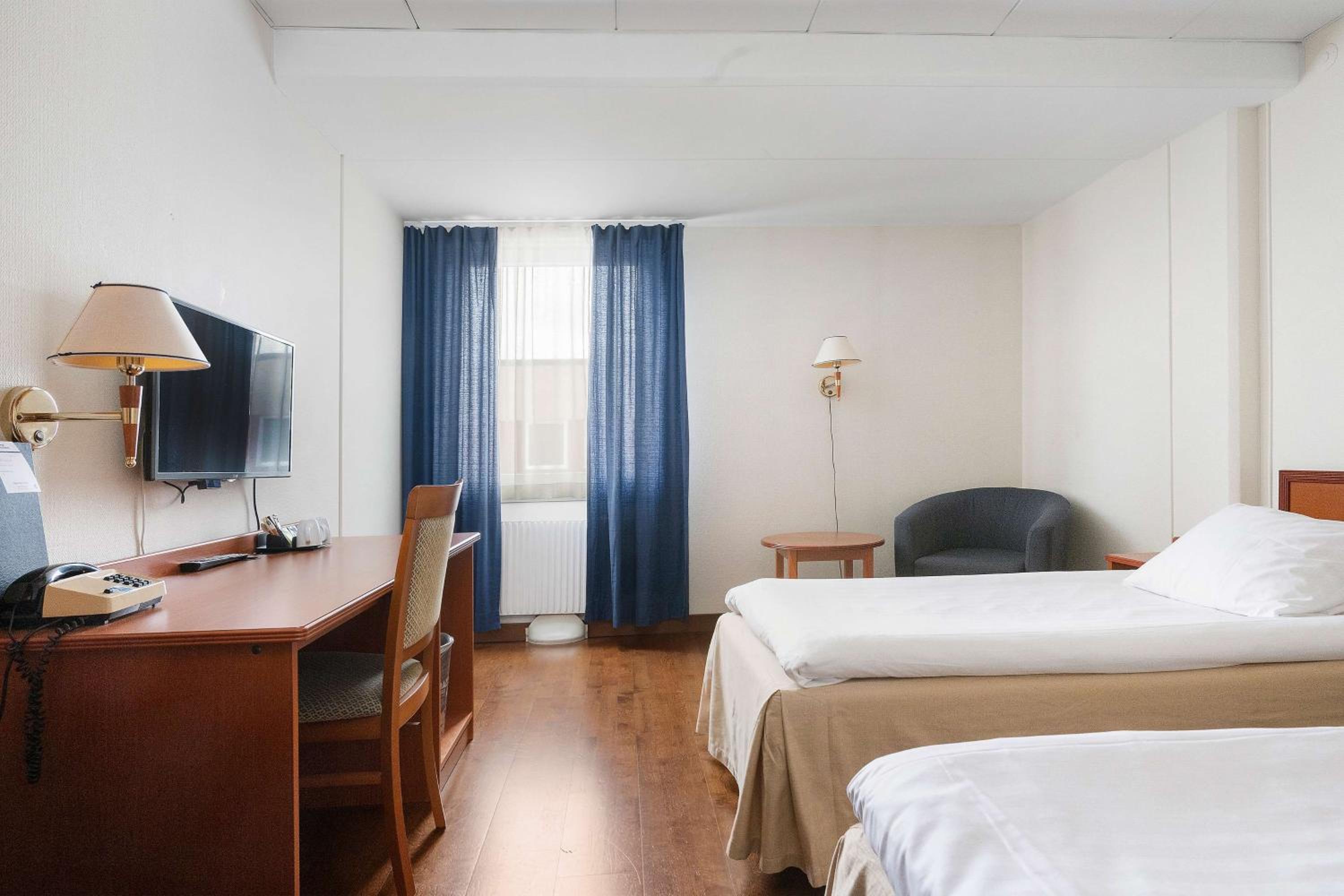 Twin Room - Photo 1