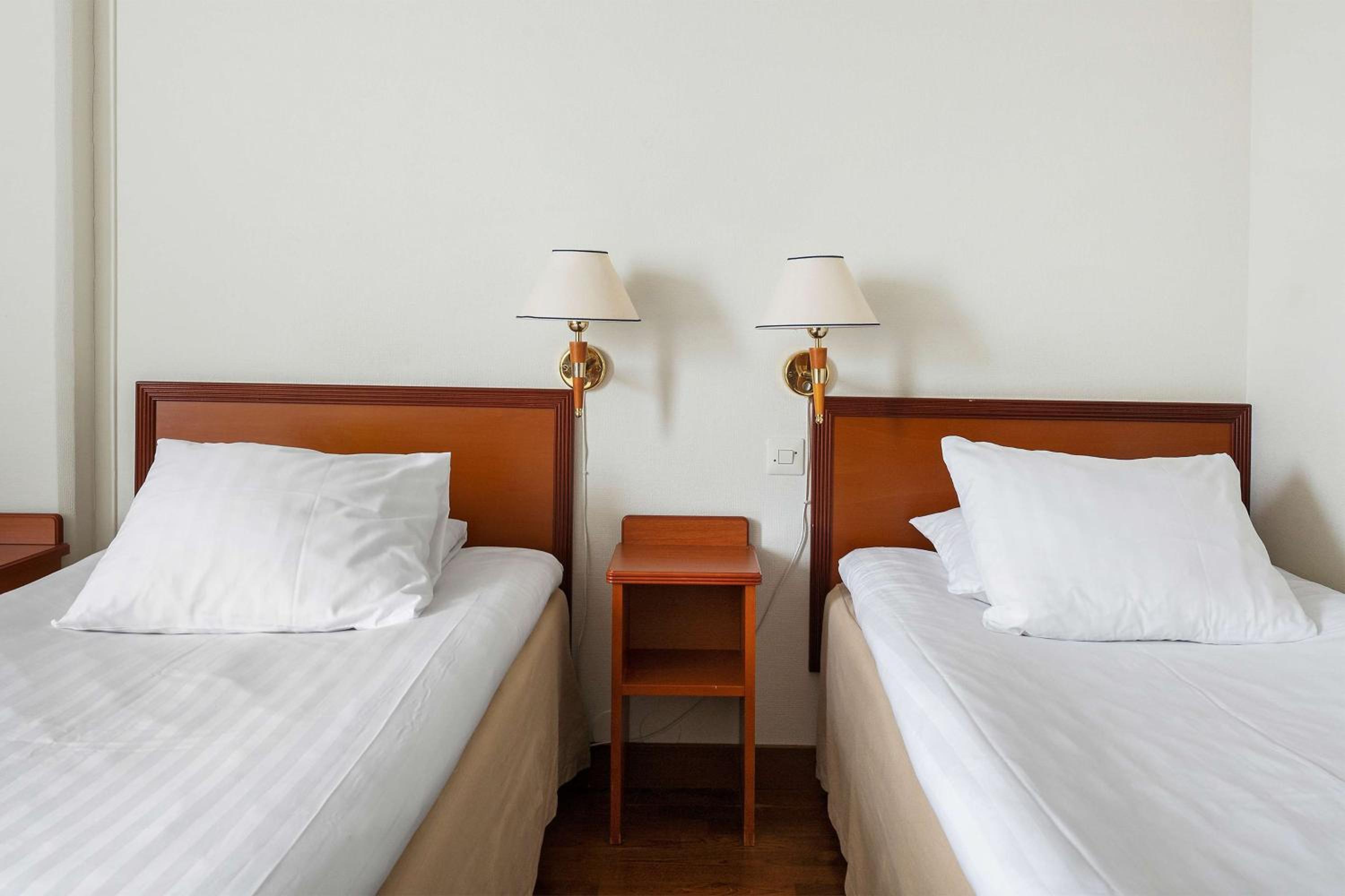 Twin Room - Photo 3
