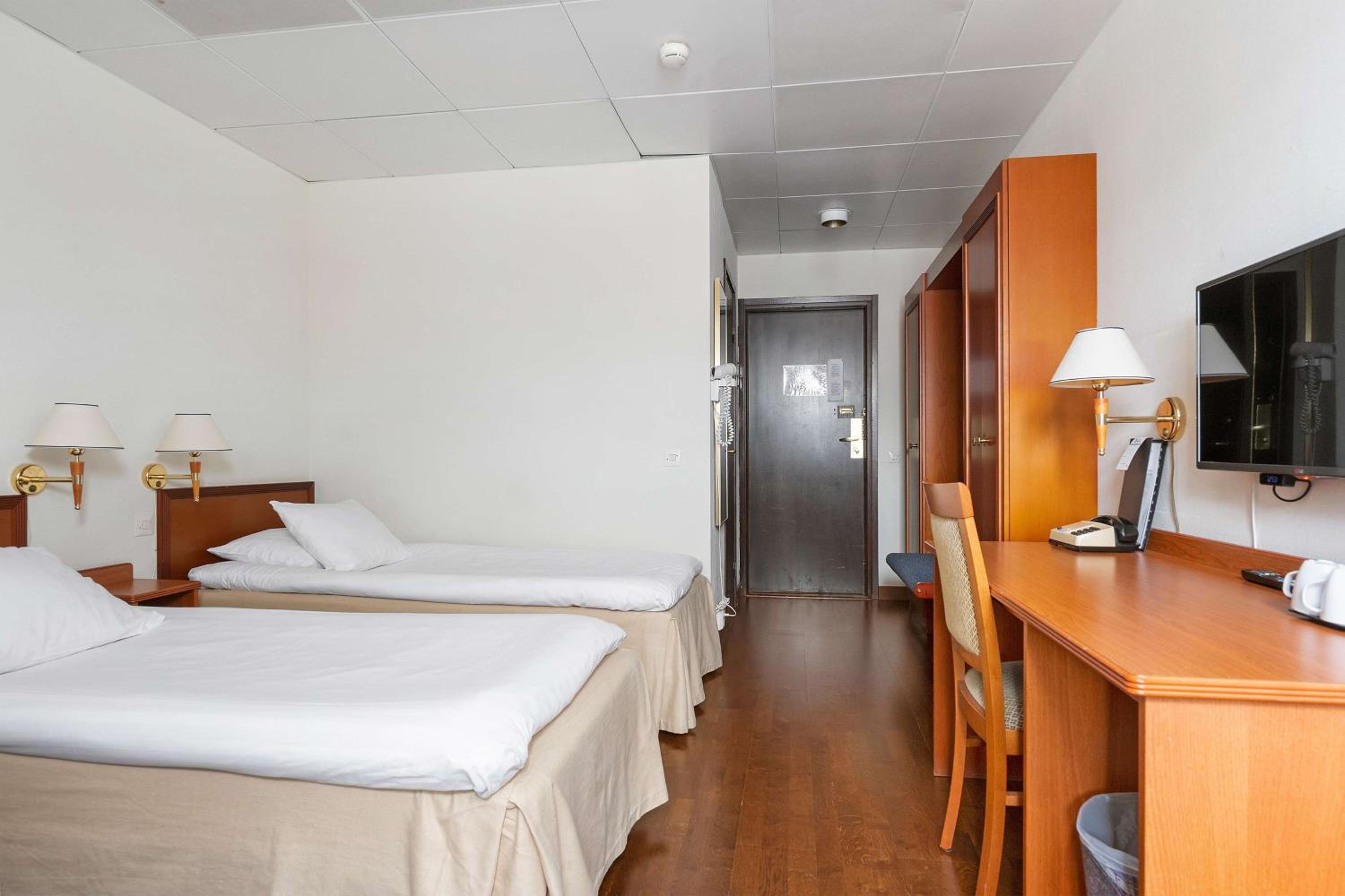 Twin Room - Photo 4