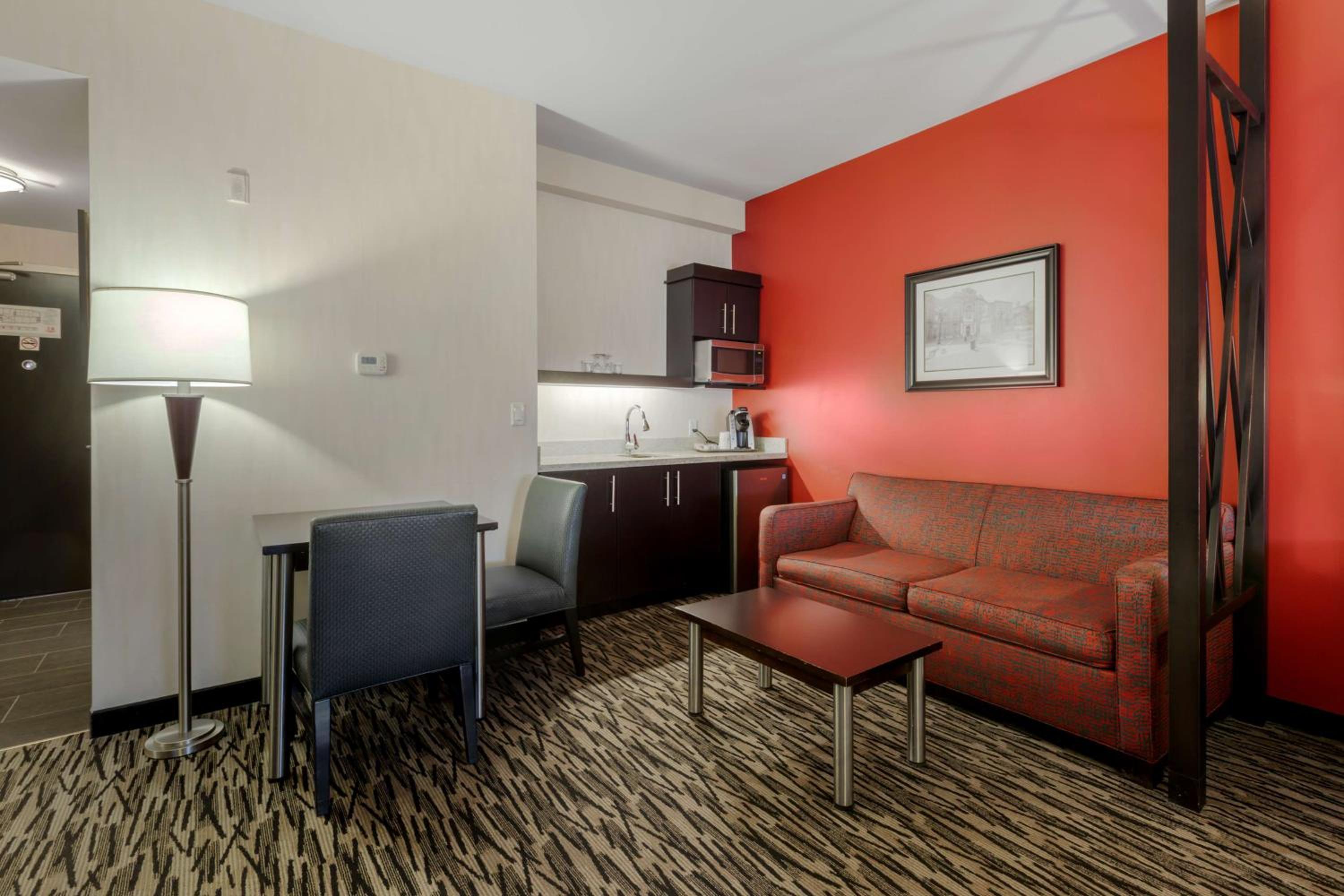 King Suite with Sofa Bed - Photo 4