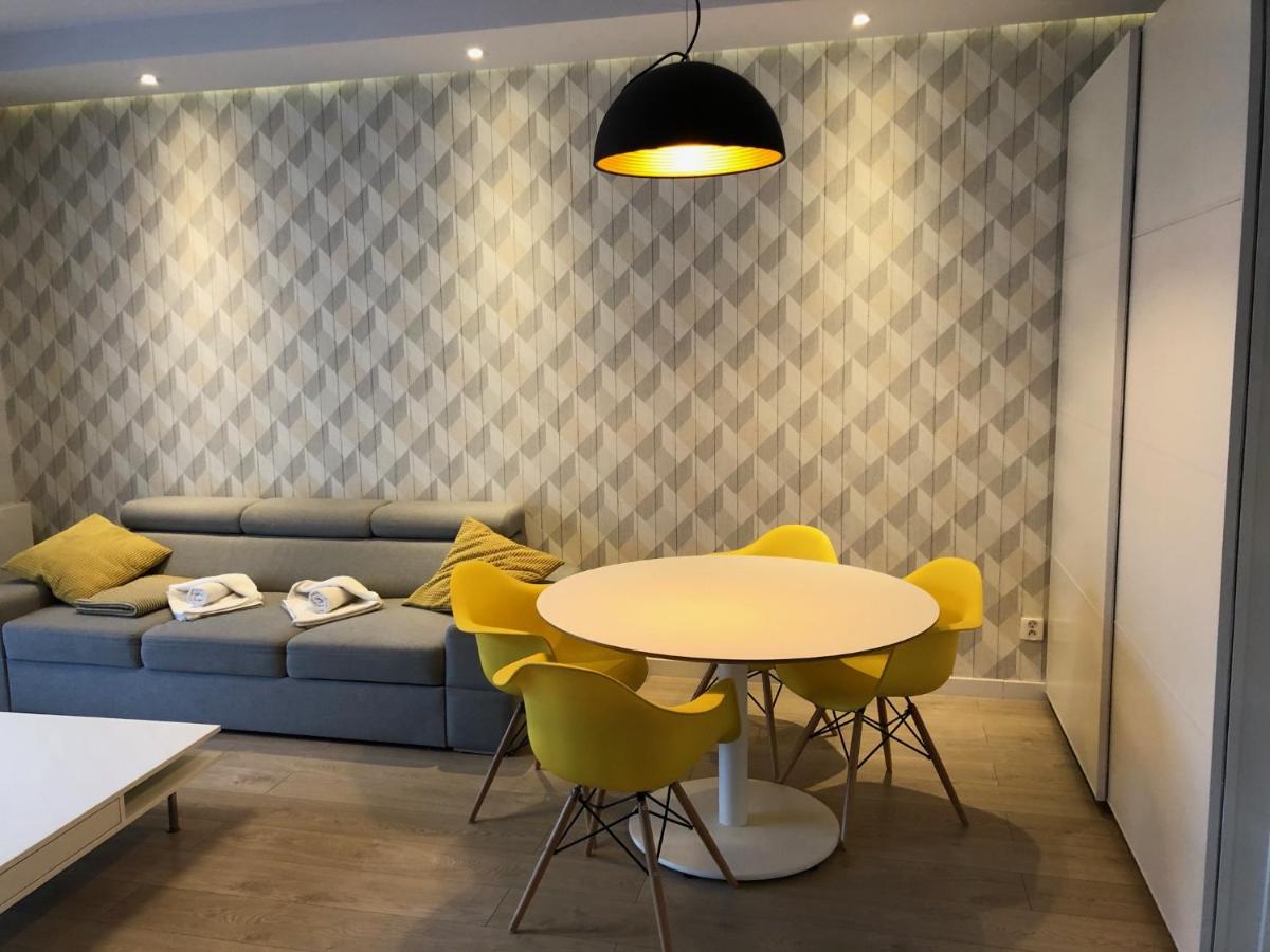 Apartment with Balcony - Photo 2