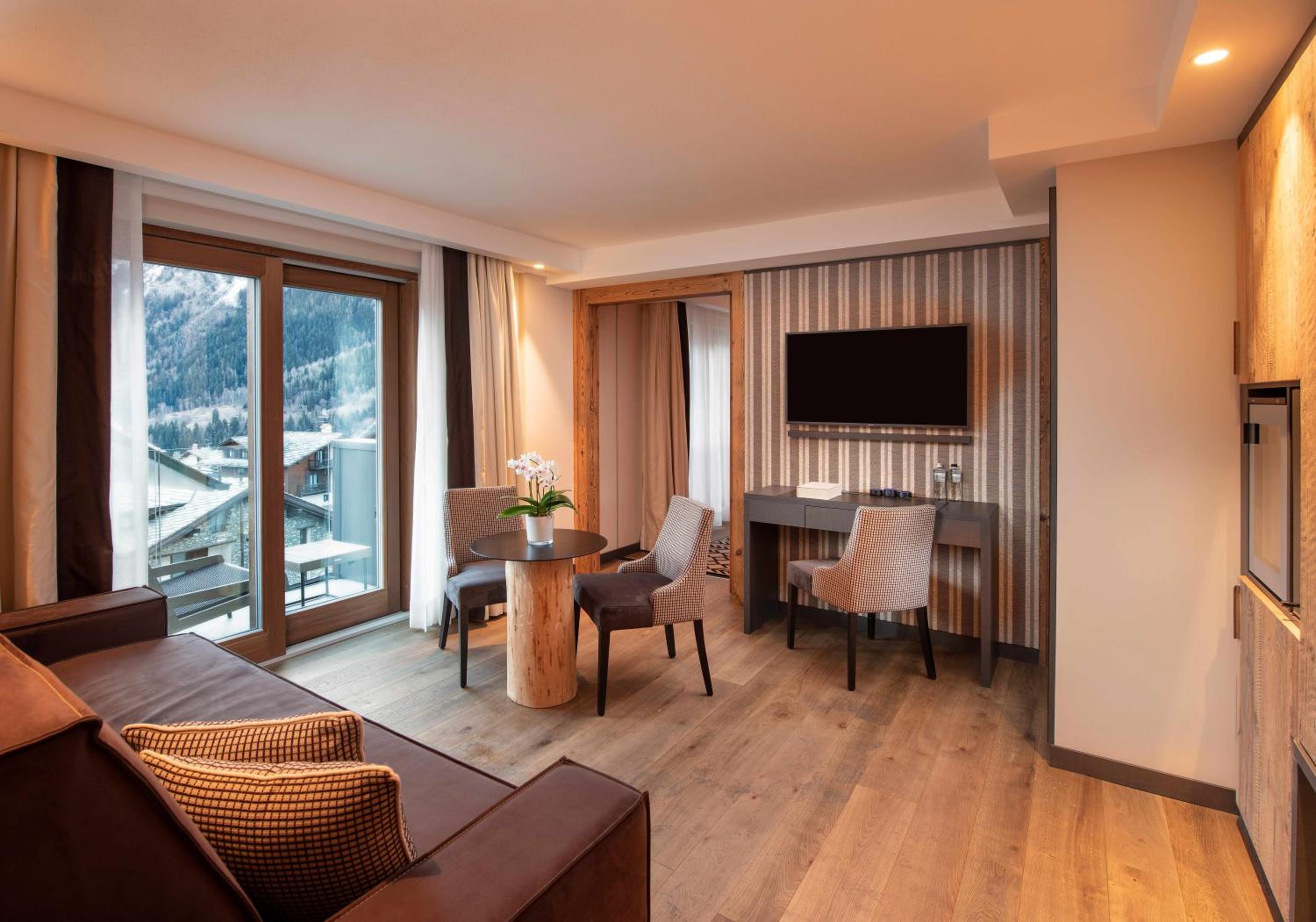 Suite with Mountain View
